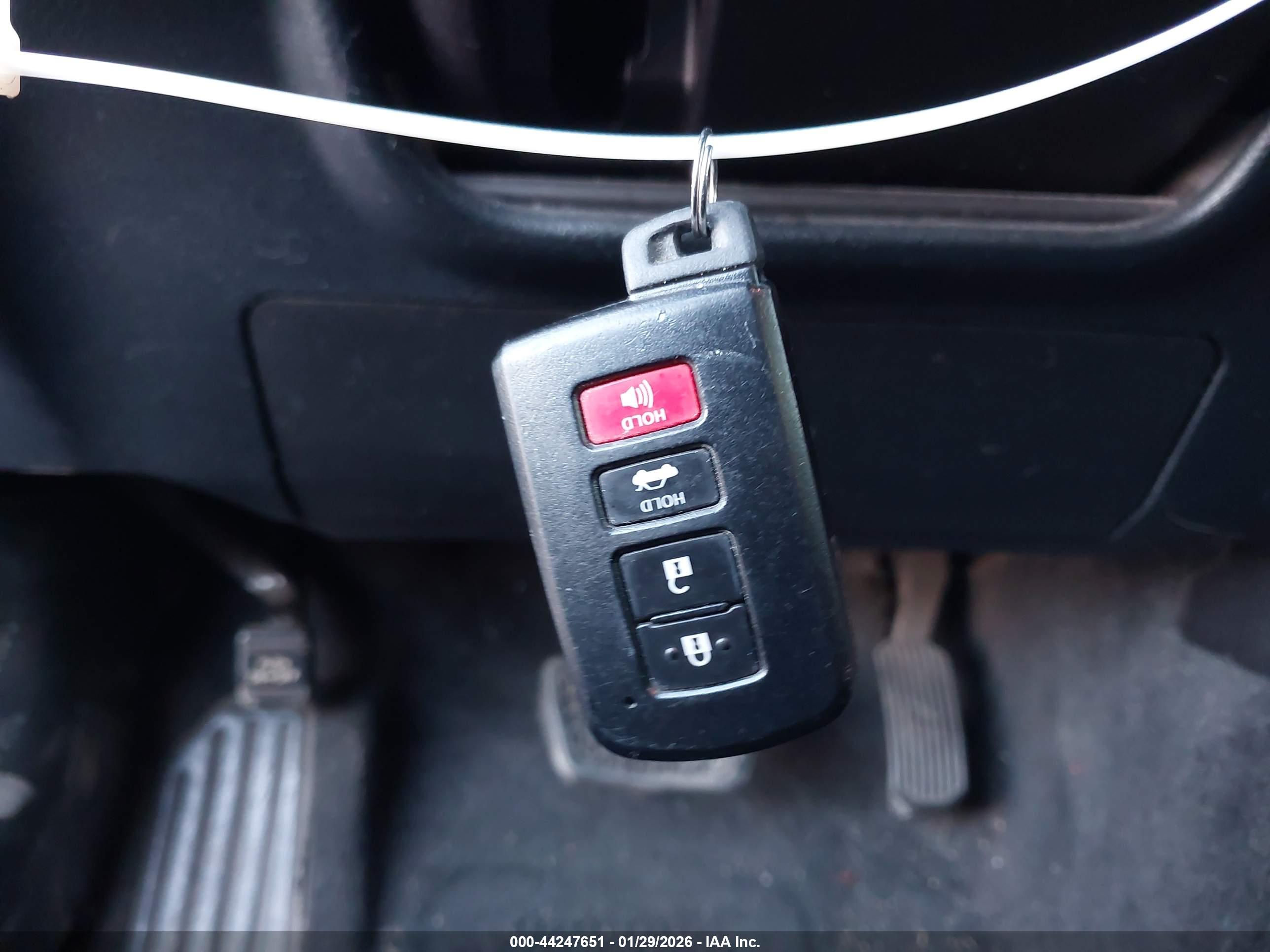 TOYOTA AVALON image 11