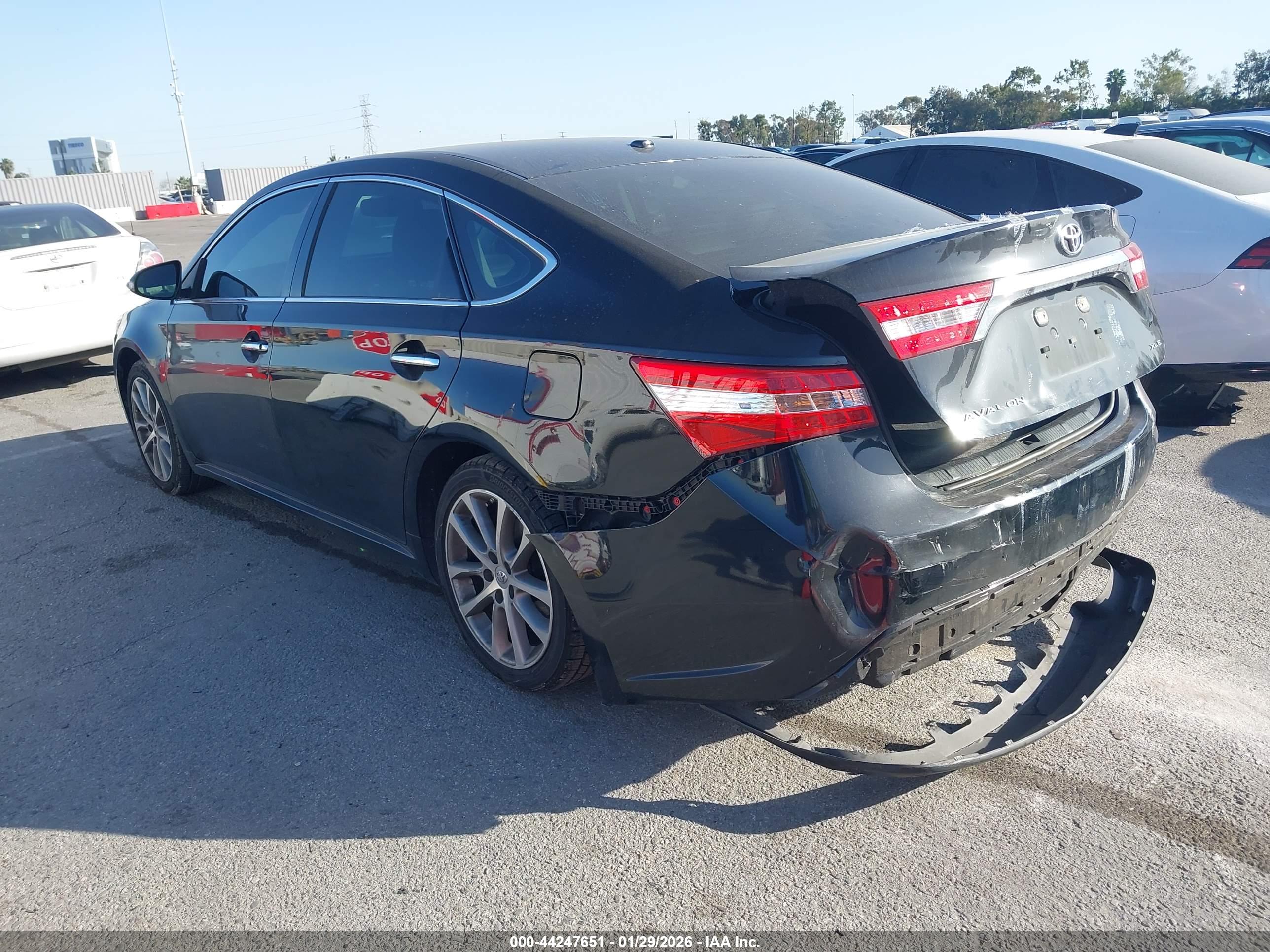 TOYOTA AVALON image 3