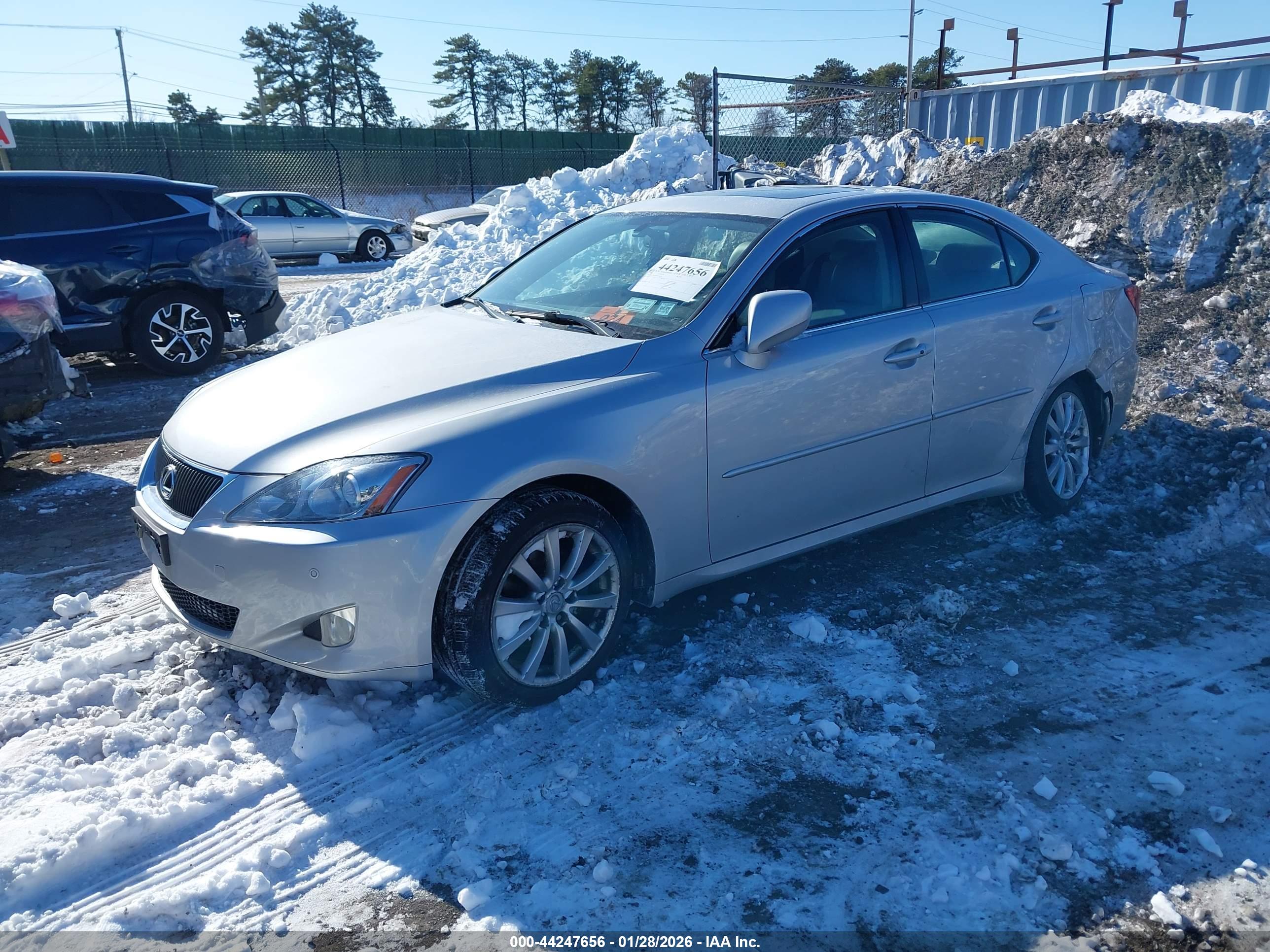 LEXUS IS image 2