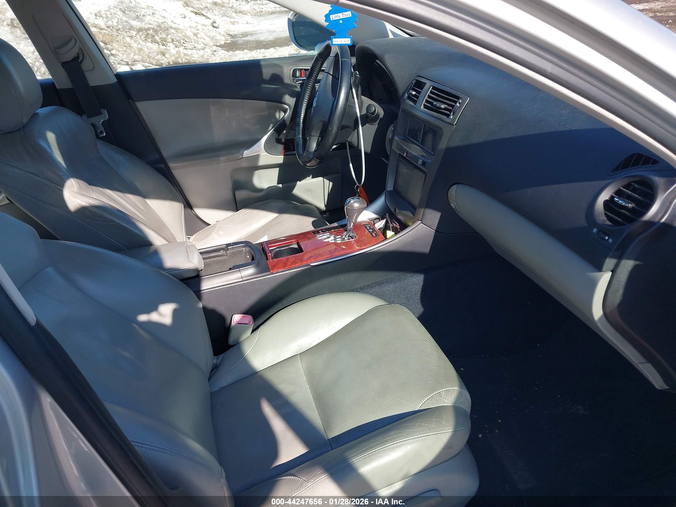 LEXUS IS image 5
