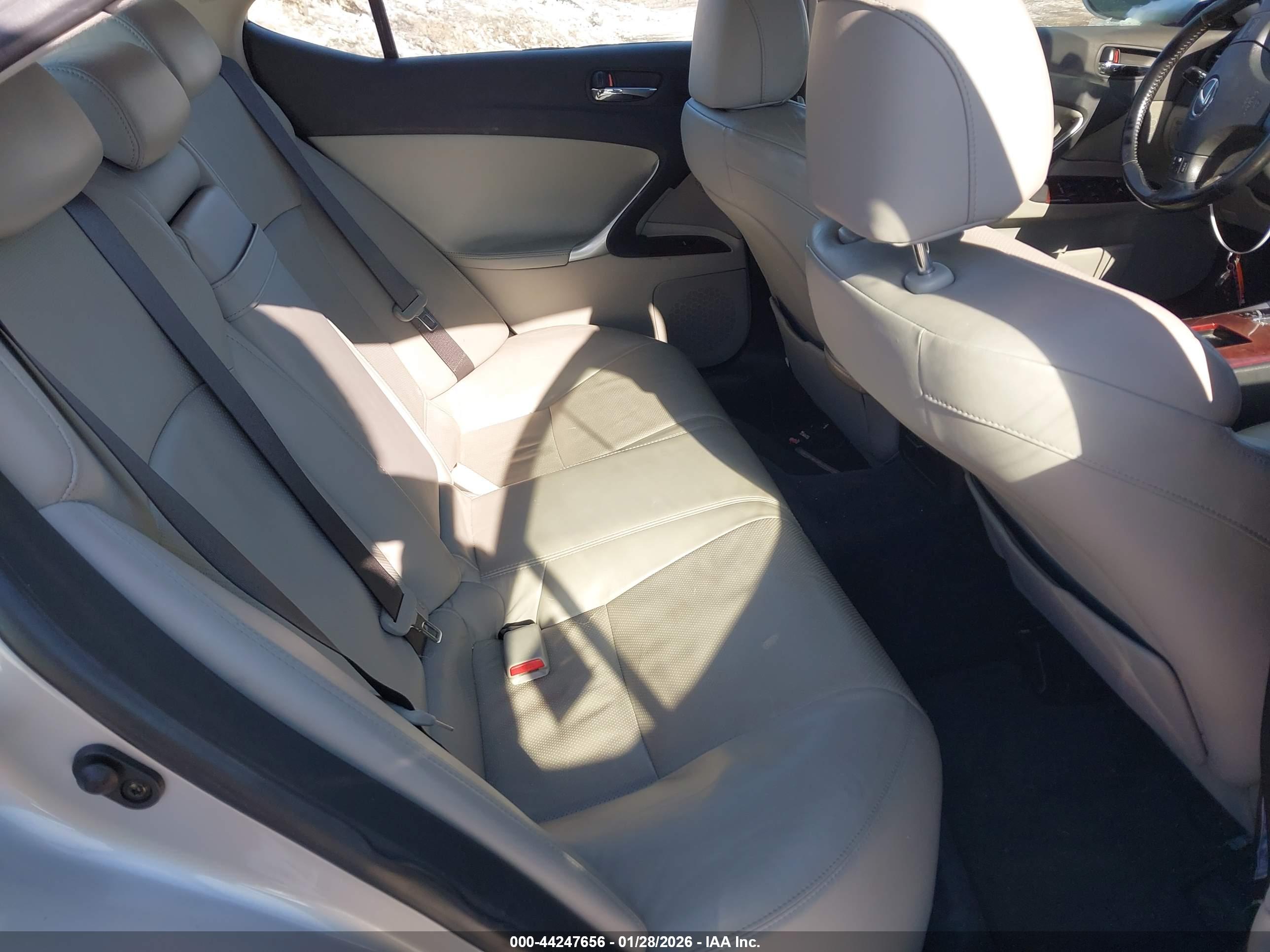 LEXUS IS image 8