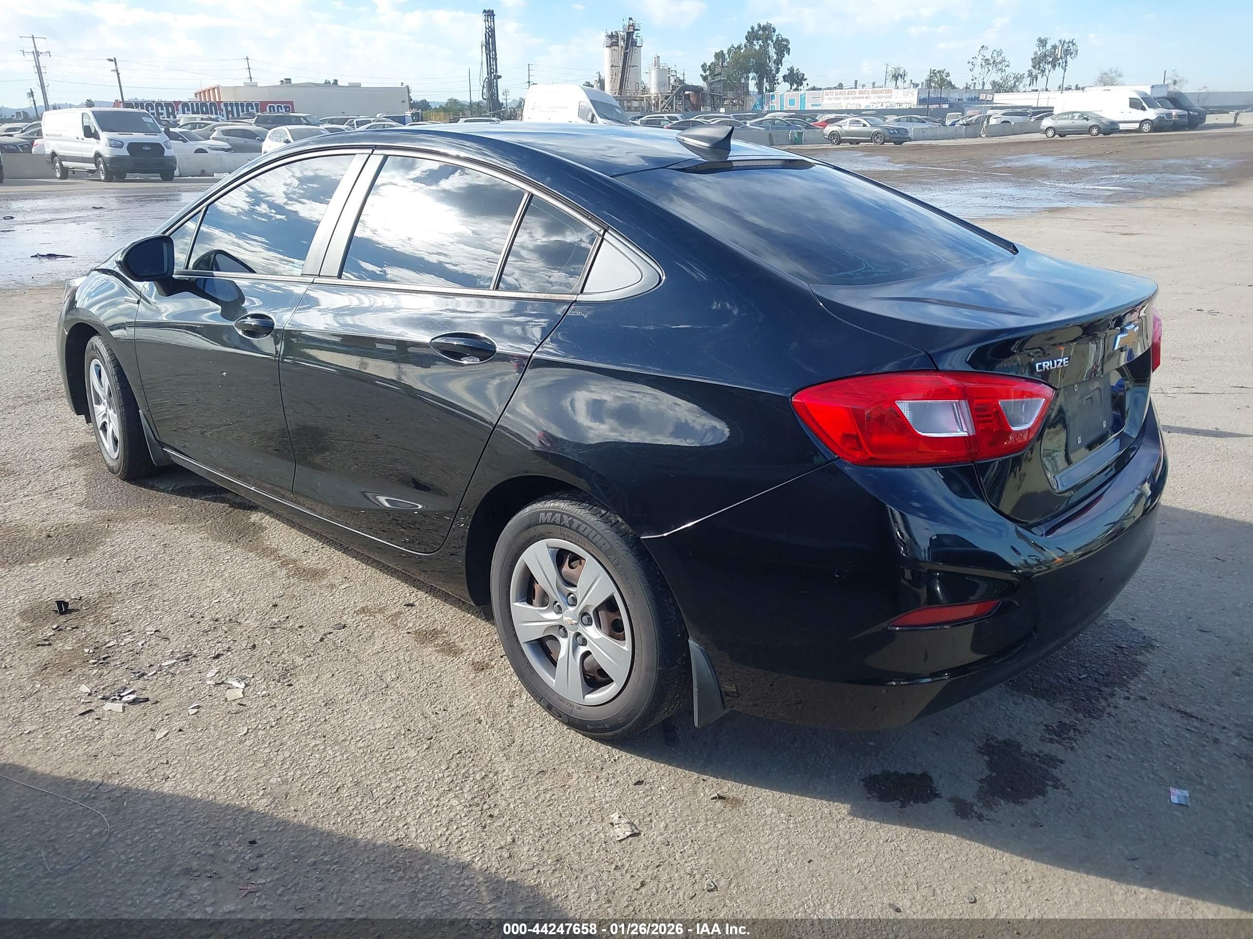 CHEVROLET CRUZE image 3