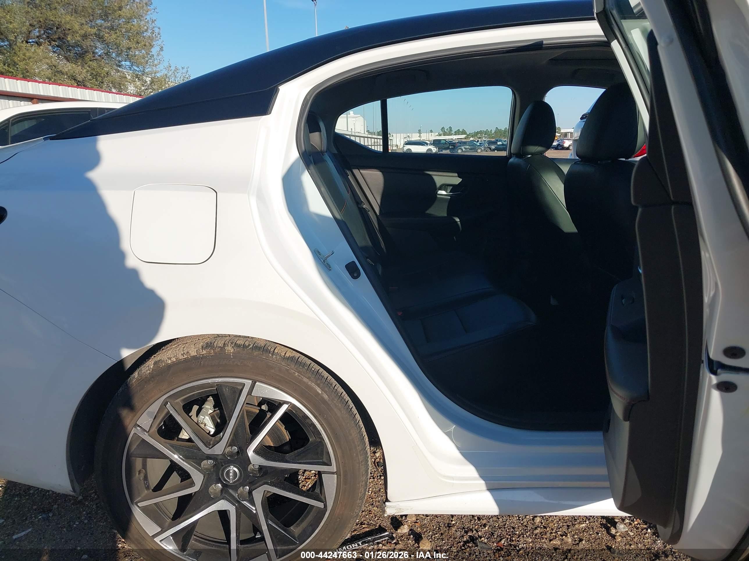 NISSAN SENTRA image 8
