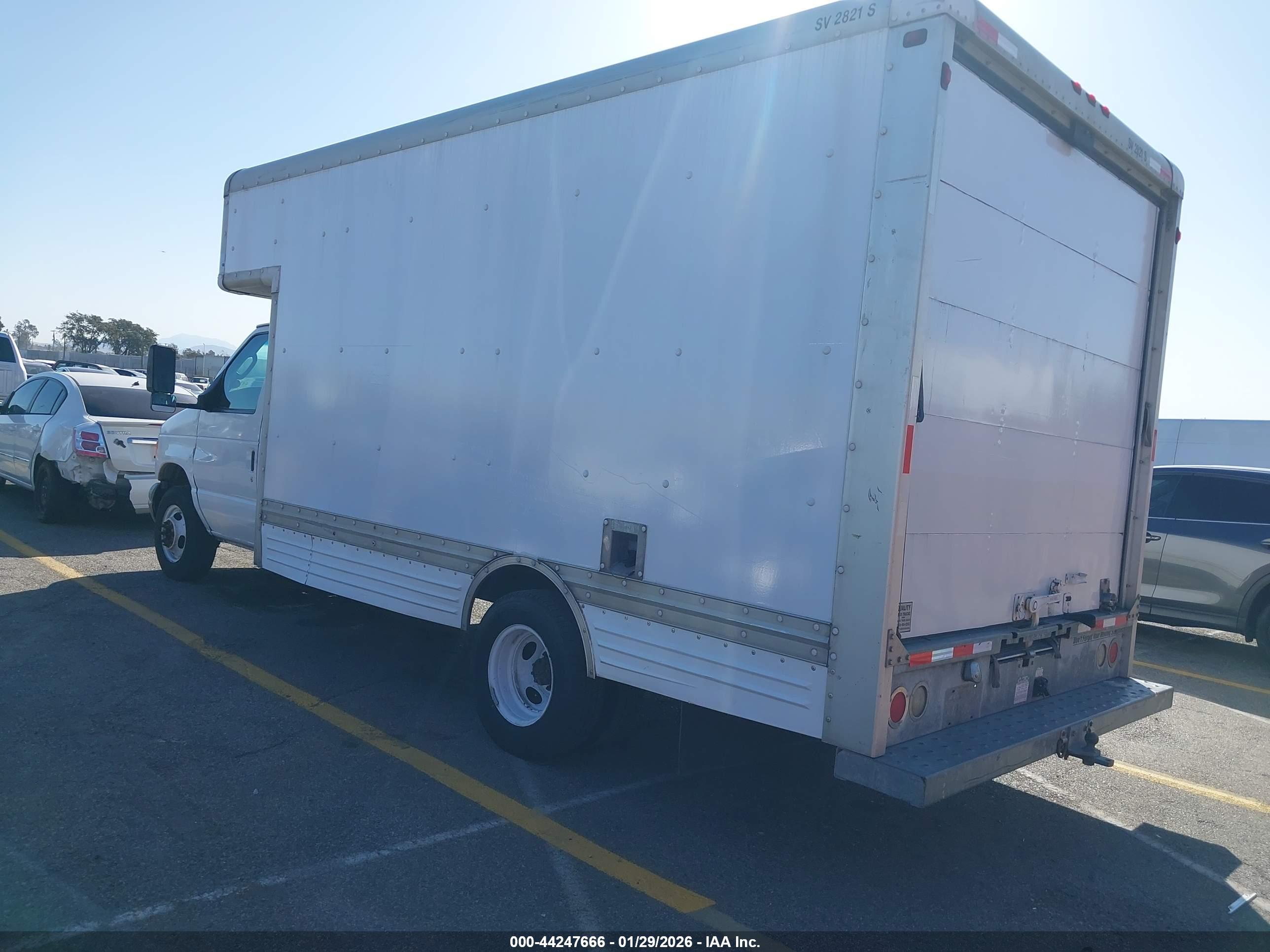 FORD E-450 image 3