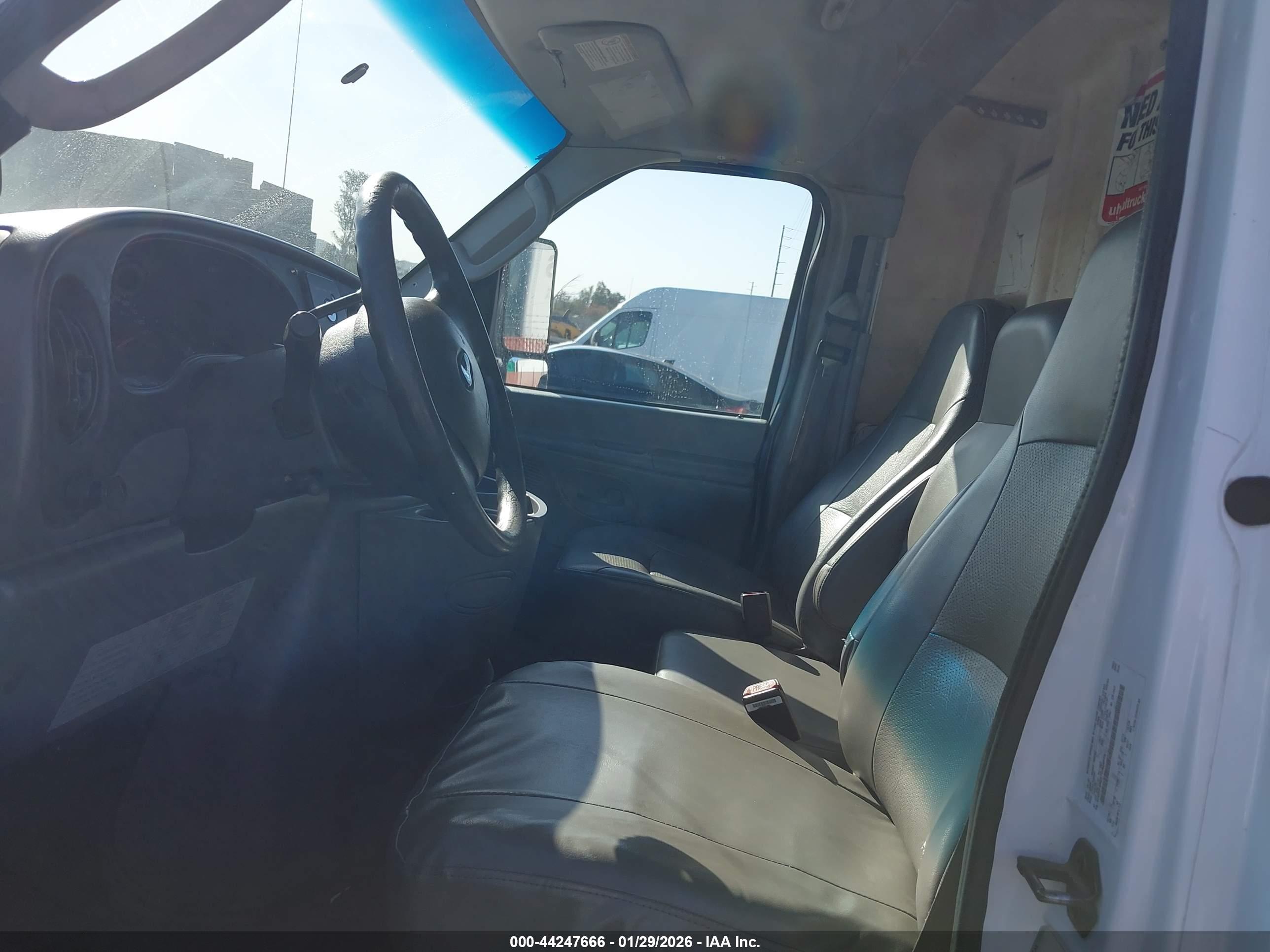 FORD E-450 image 7