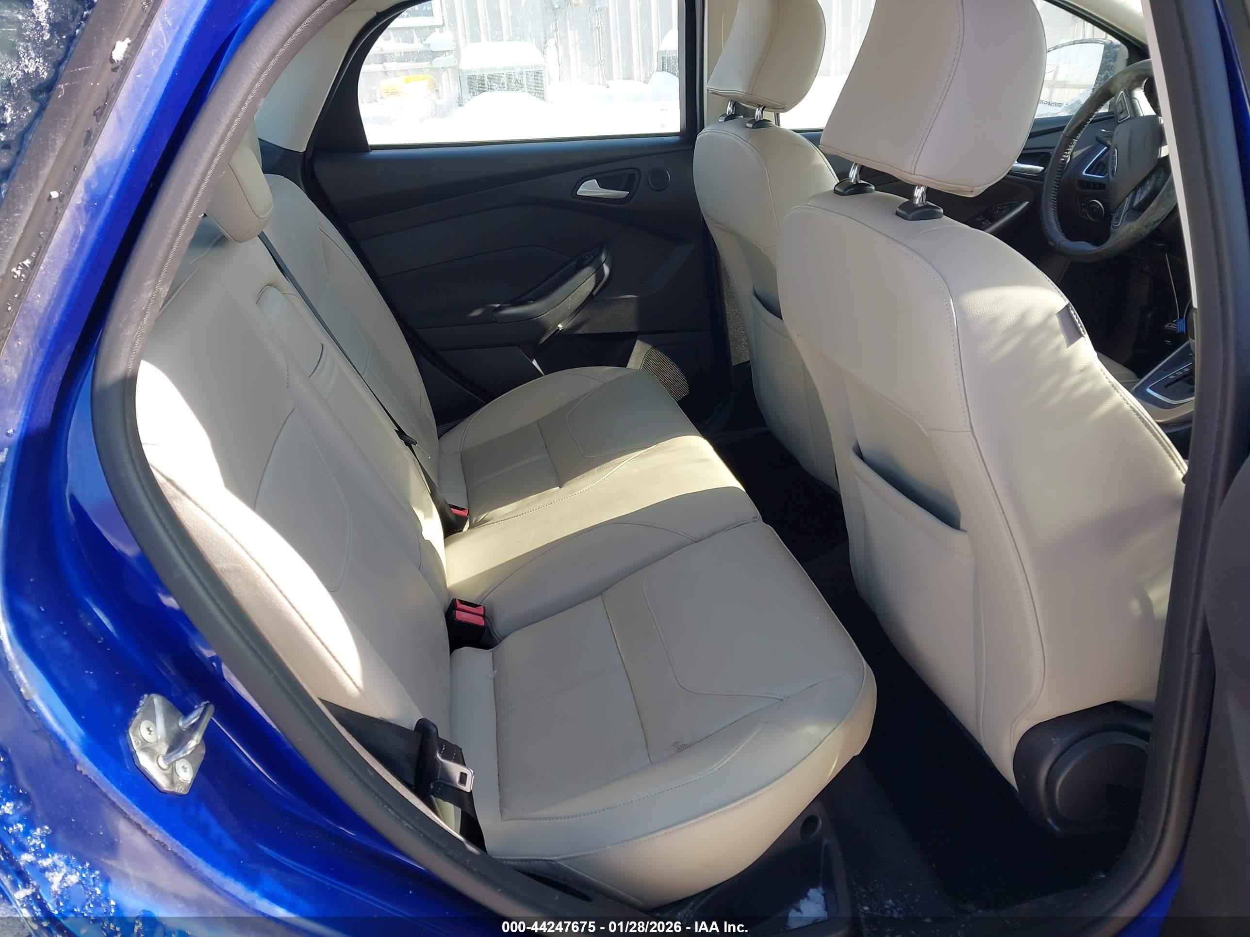 FORD FOCUS image 8