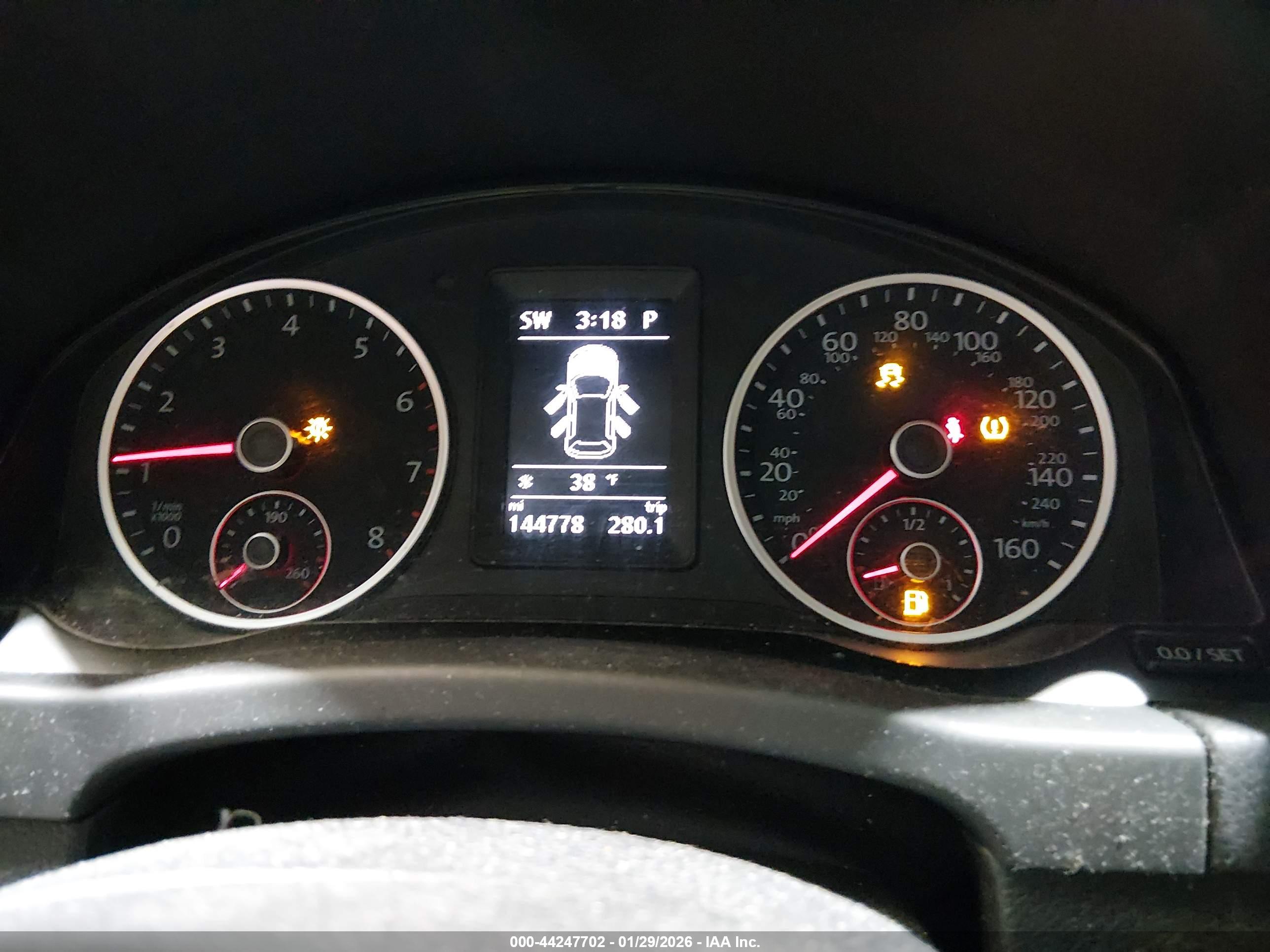 VOLKSWAGEN TIGUAN image 7