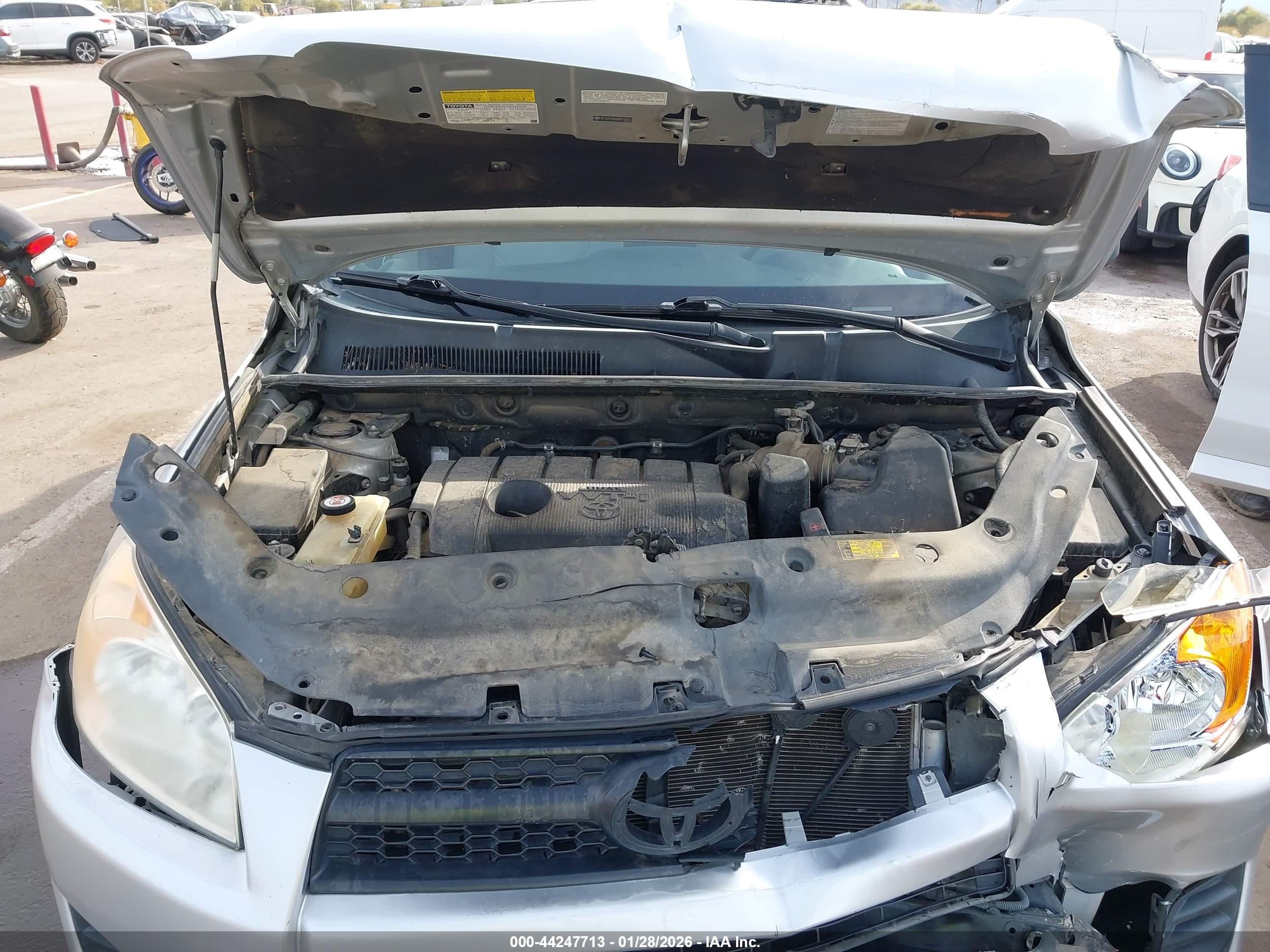 TOYOTA RAV4 image 10