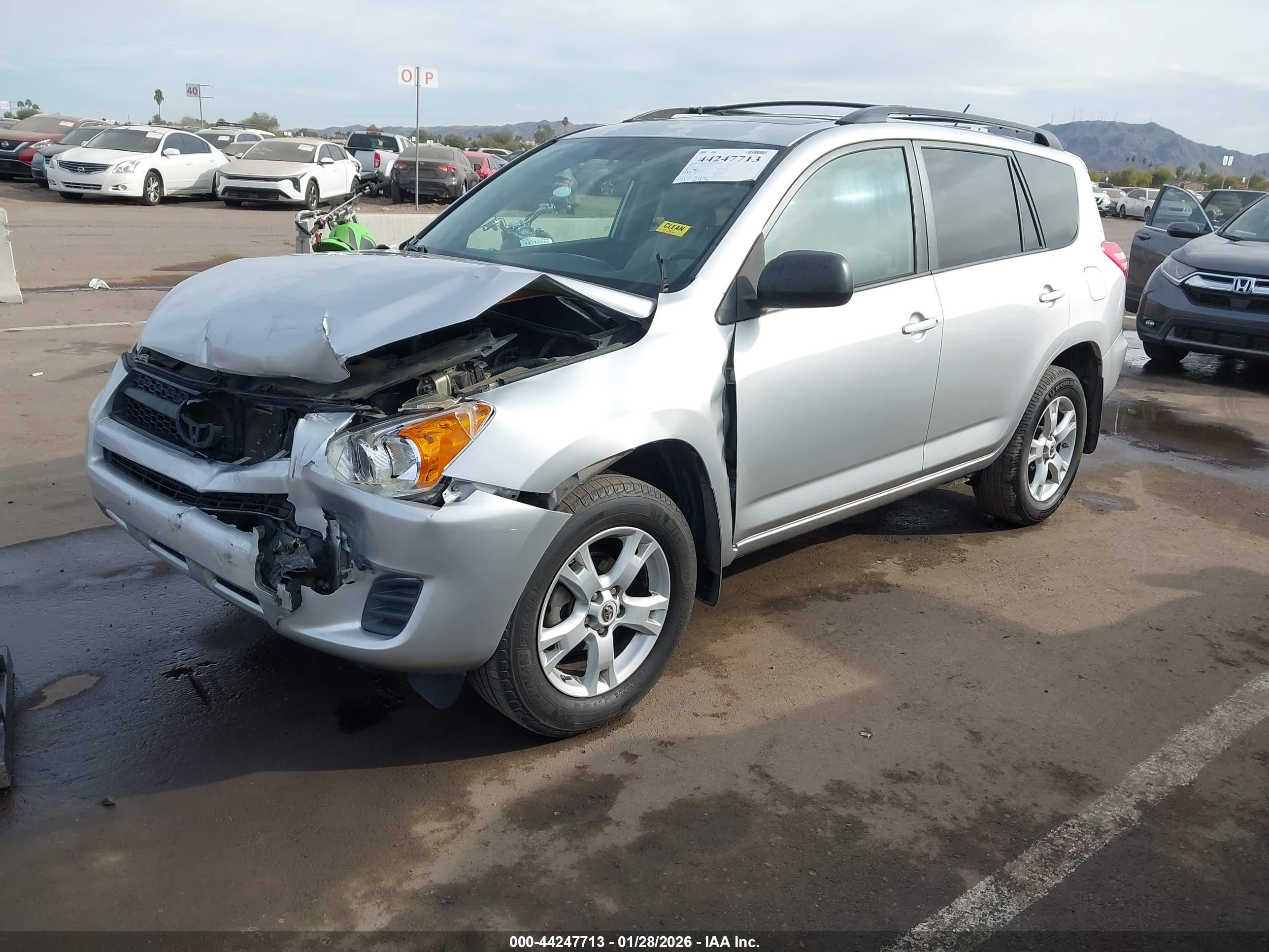 TOYOTA RAV4 image 2