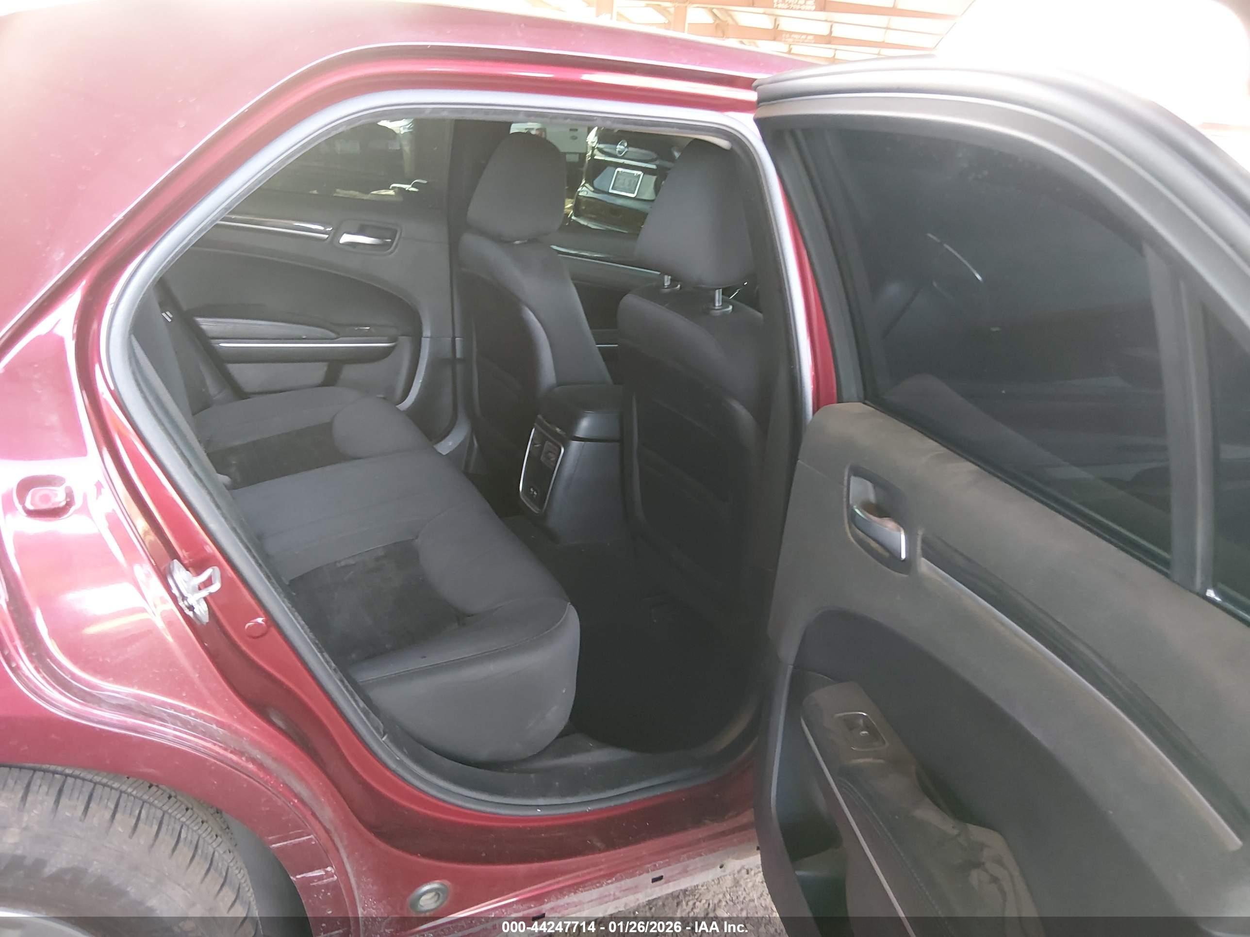 CHRYSLER 300 image 8