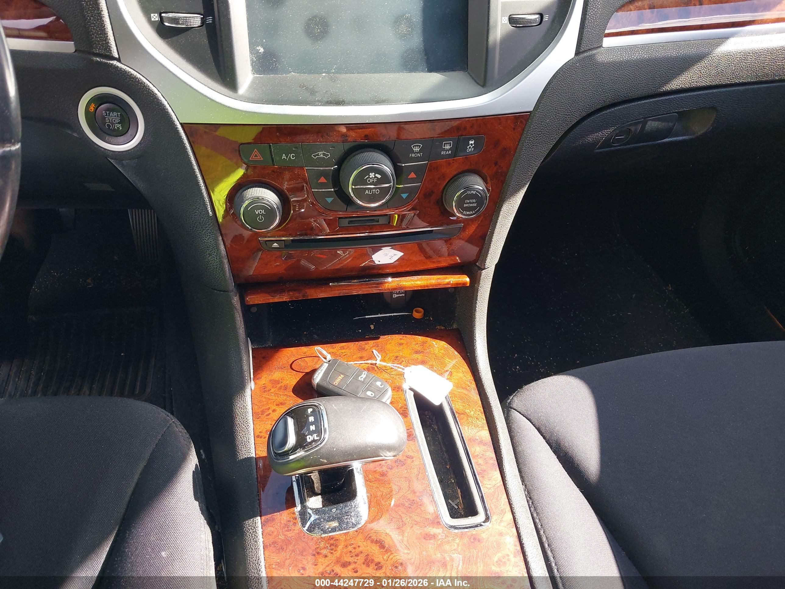 CHRYSLER 300 image 11