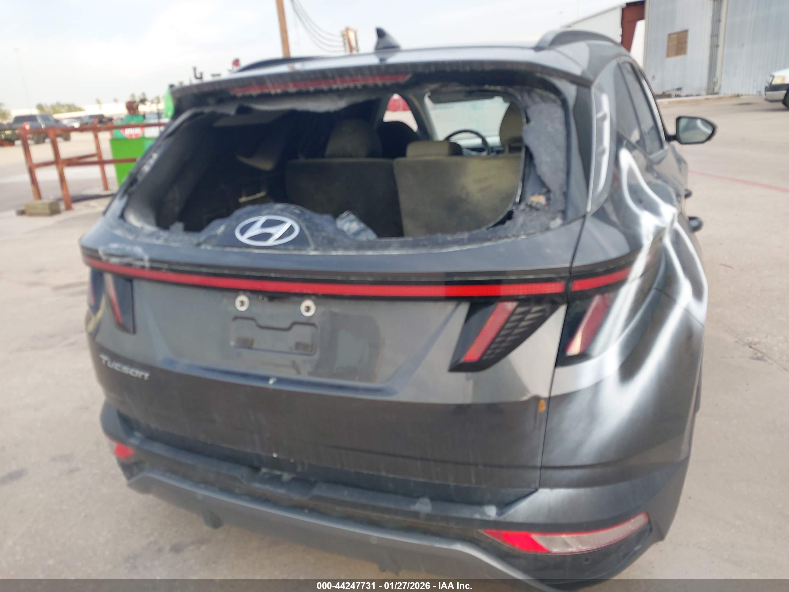 HYUNDAI TUCSON image 6