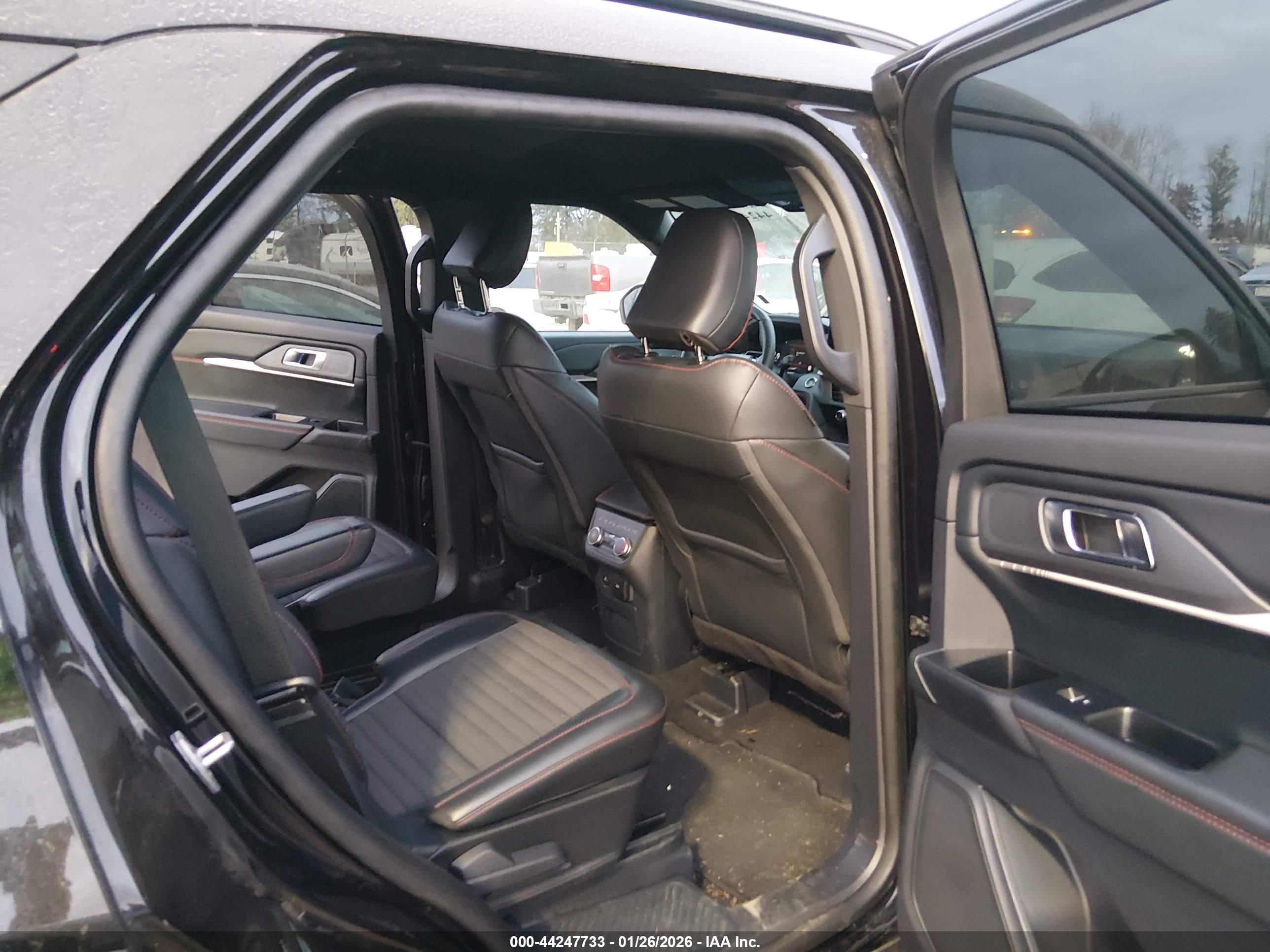 FORD EXPLORER image 8