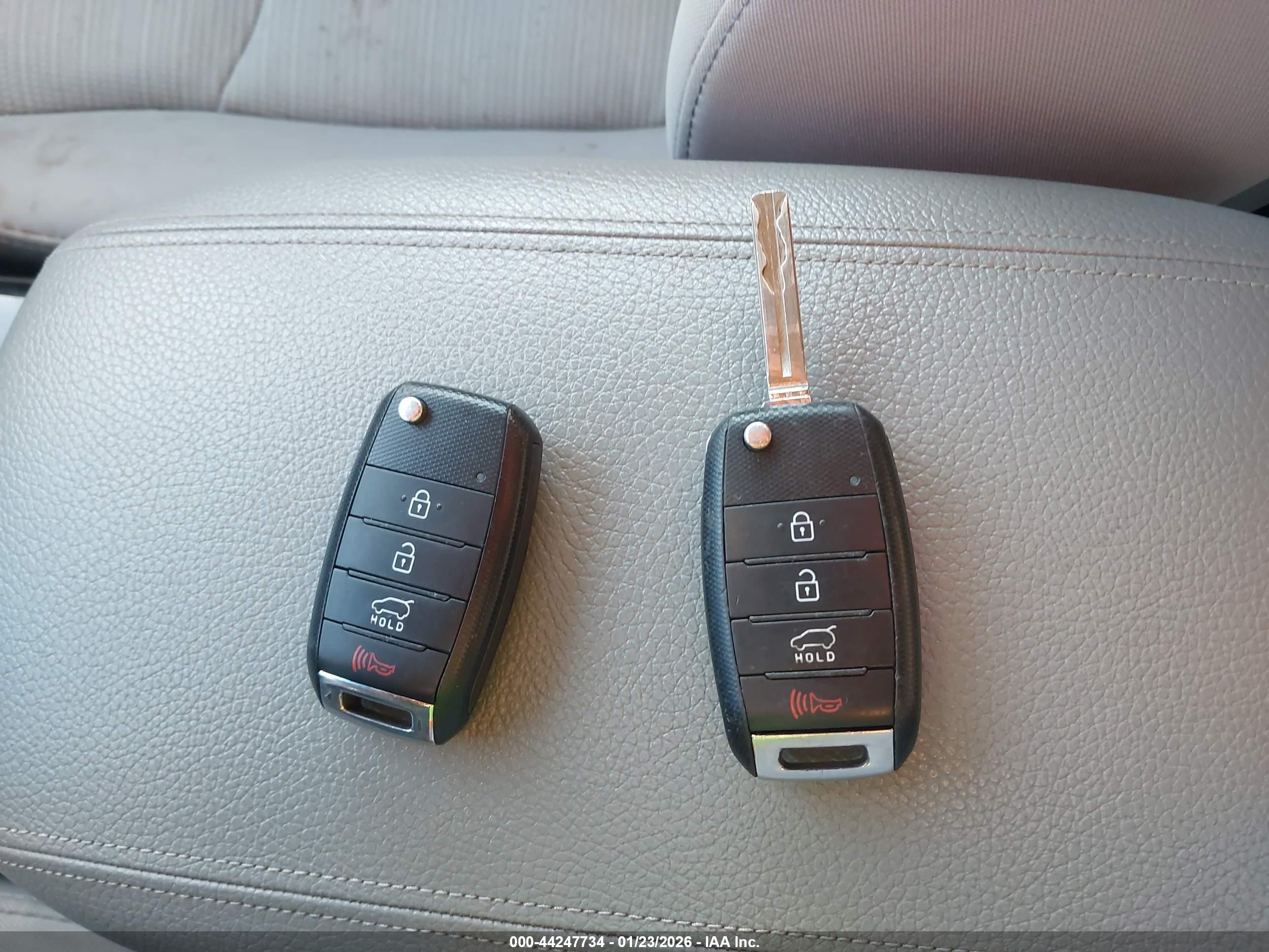 KIA SORENTO image 11