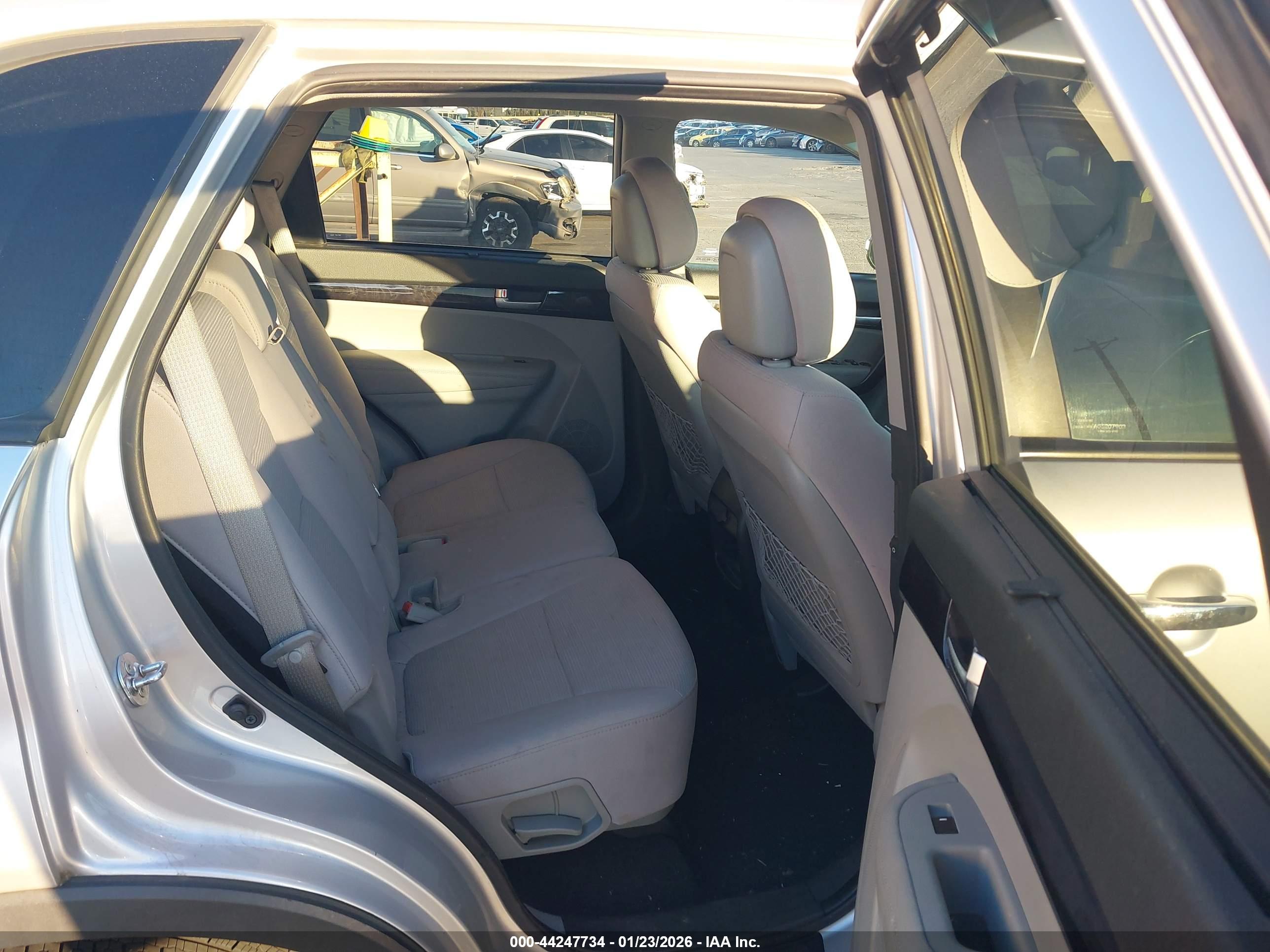 KIA SORENTO image 8