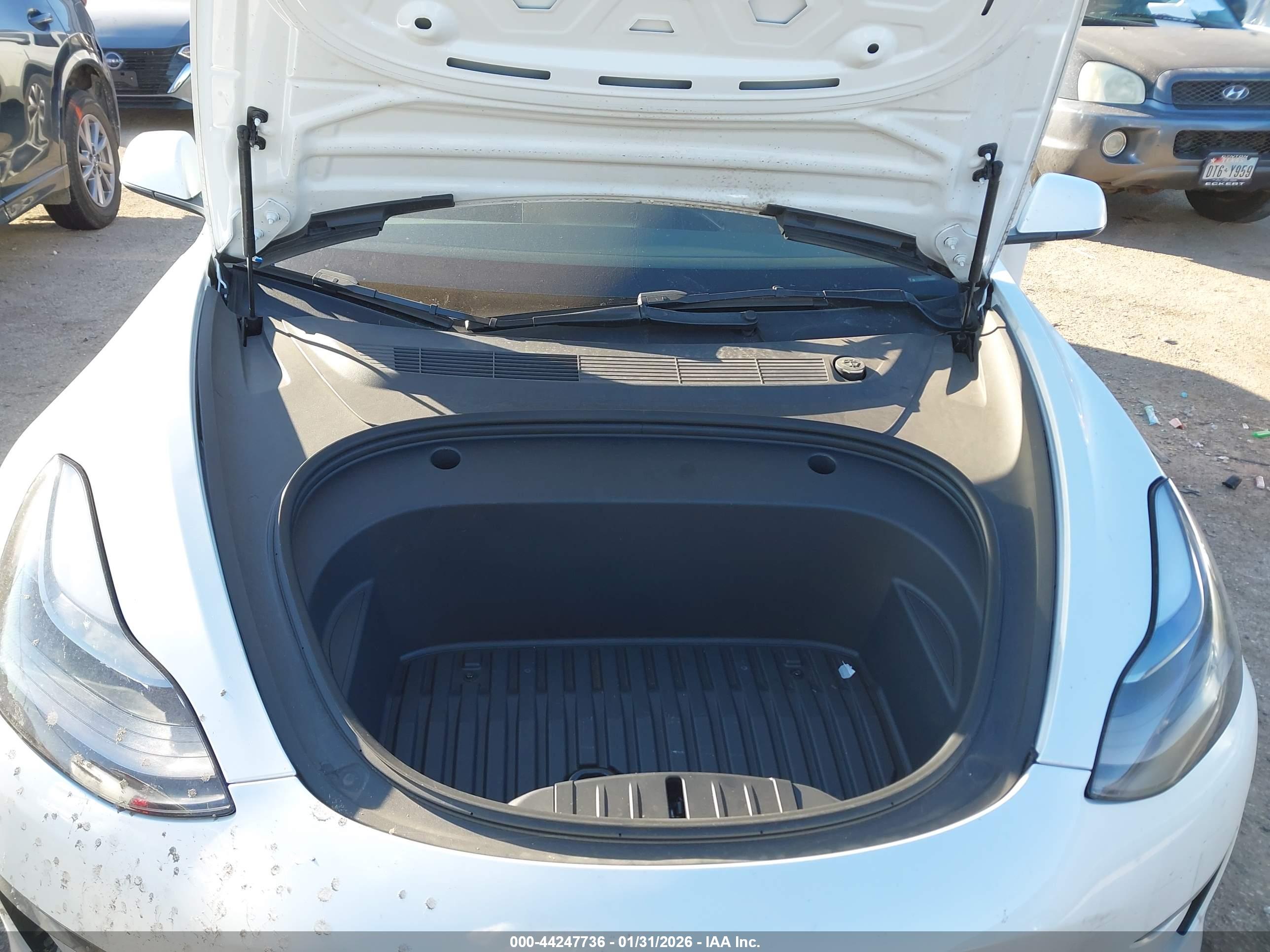 TESLA MODEL image 10