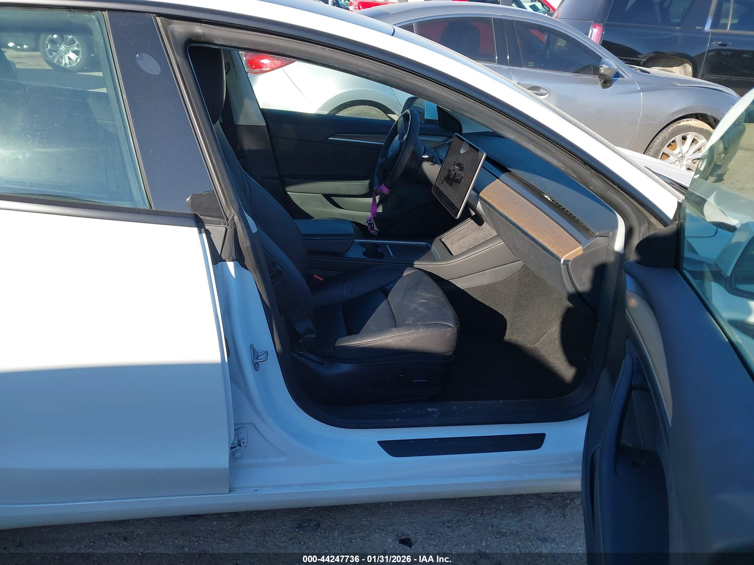 TESLA MODEL image 5