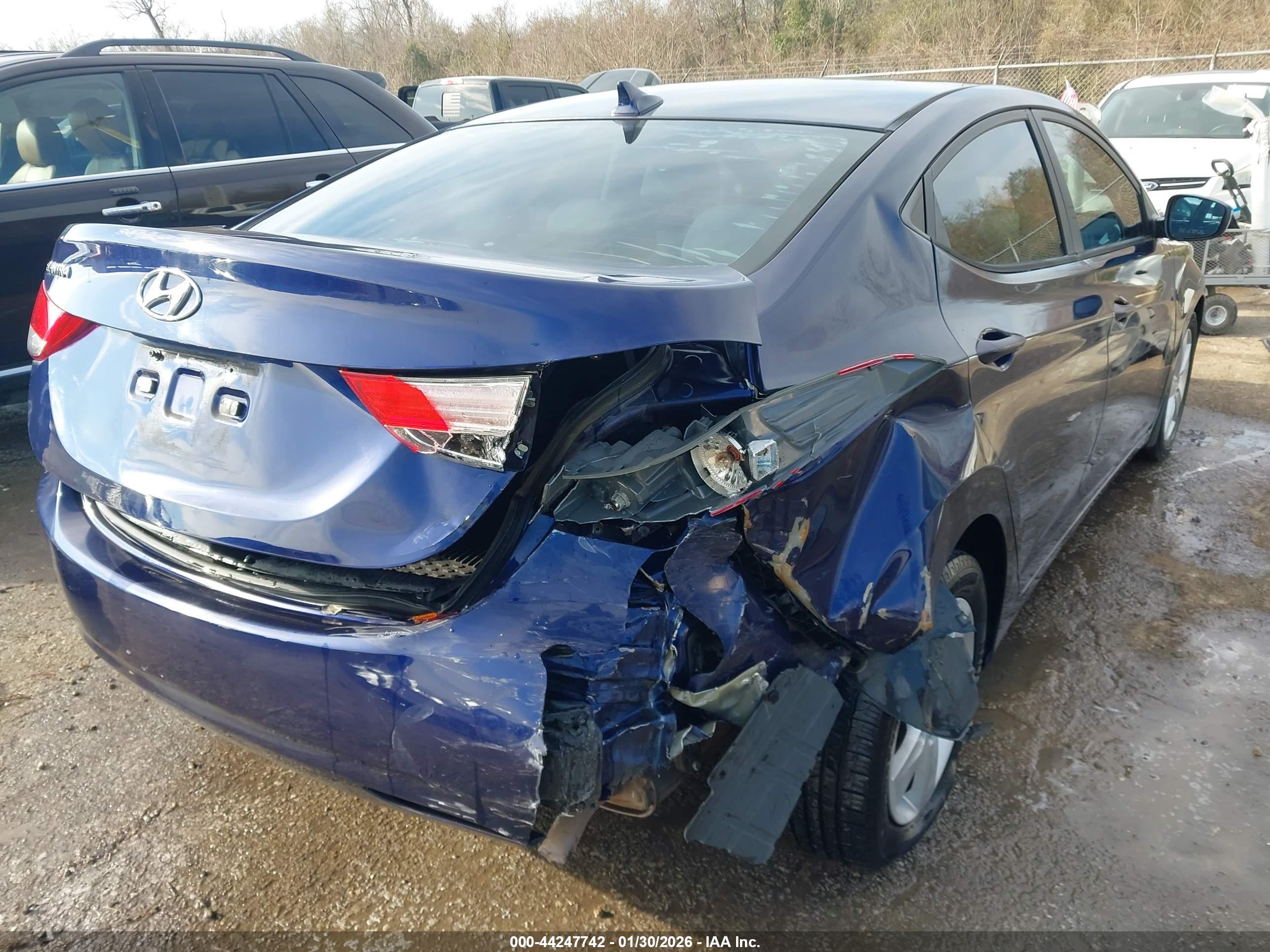 HYUNDAI ELANTRA image 4