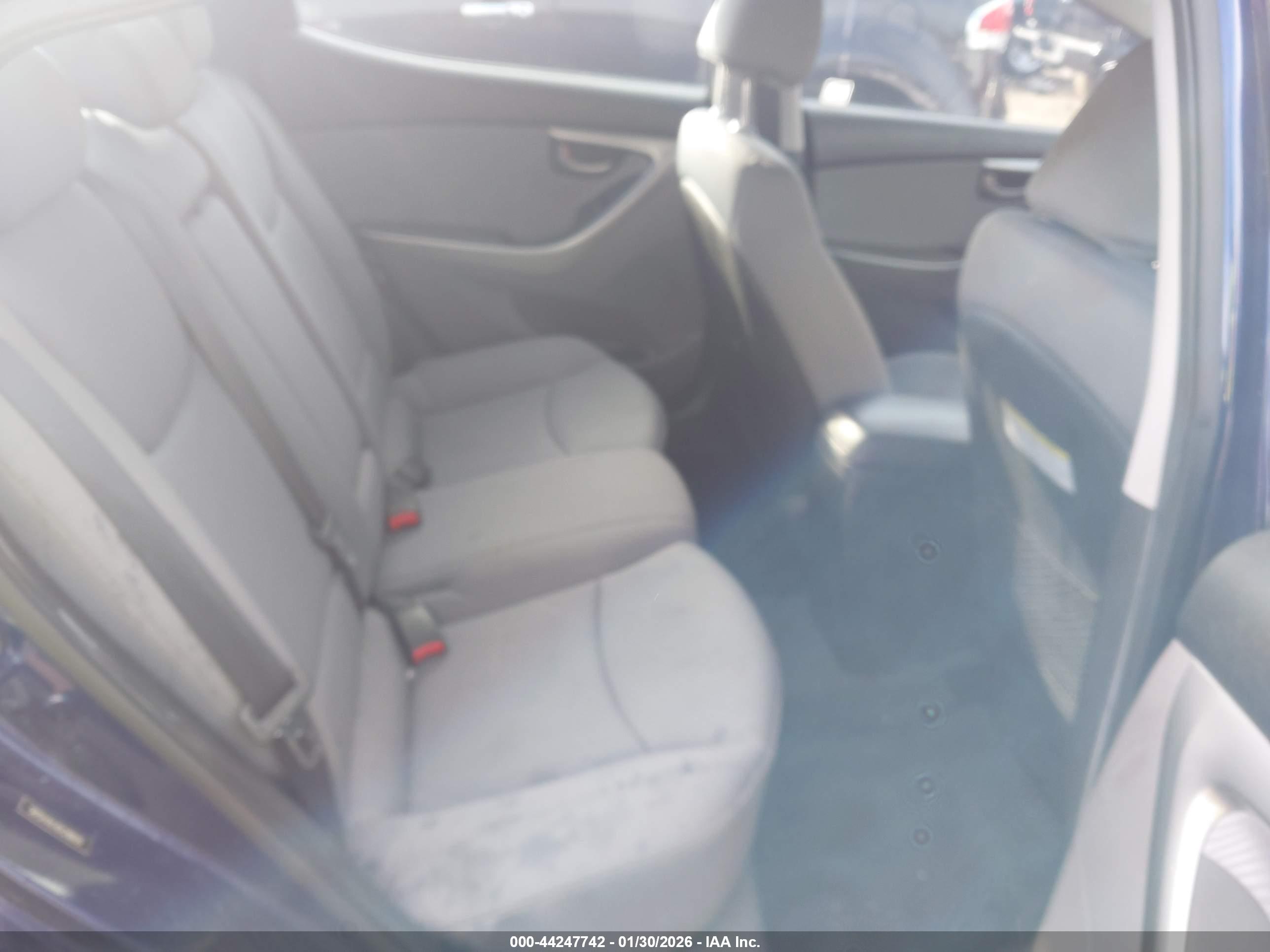 HYUNDAI ELANTRA image 8