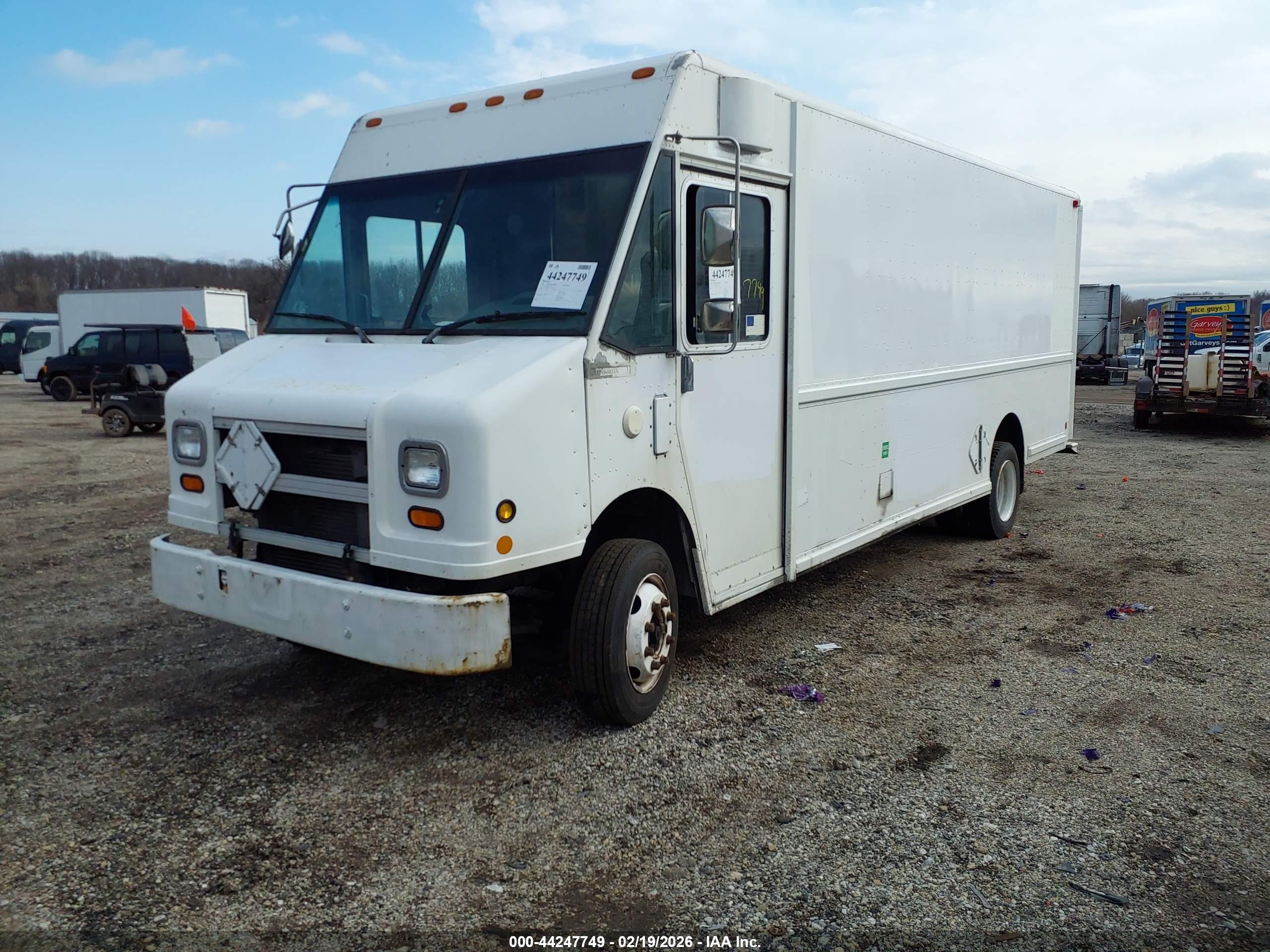 FREIGHTLINER CHASSIS image 2