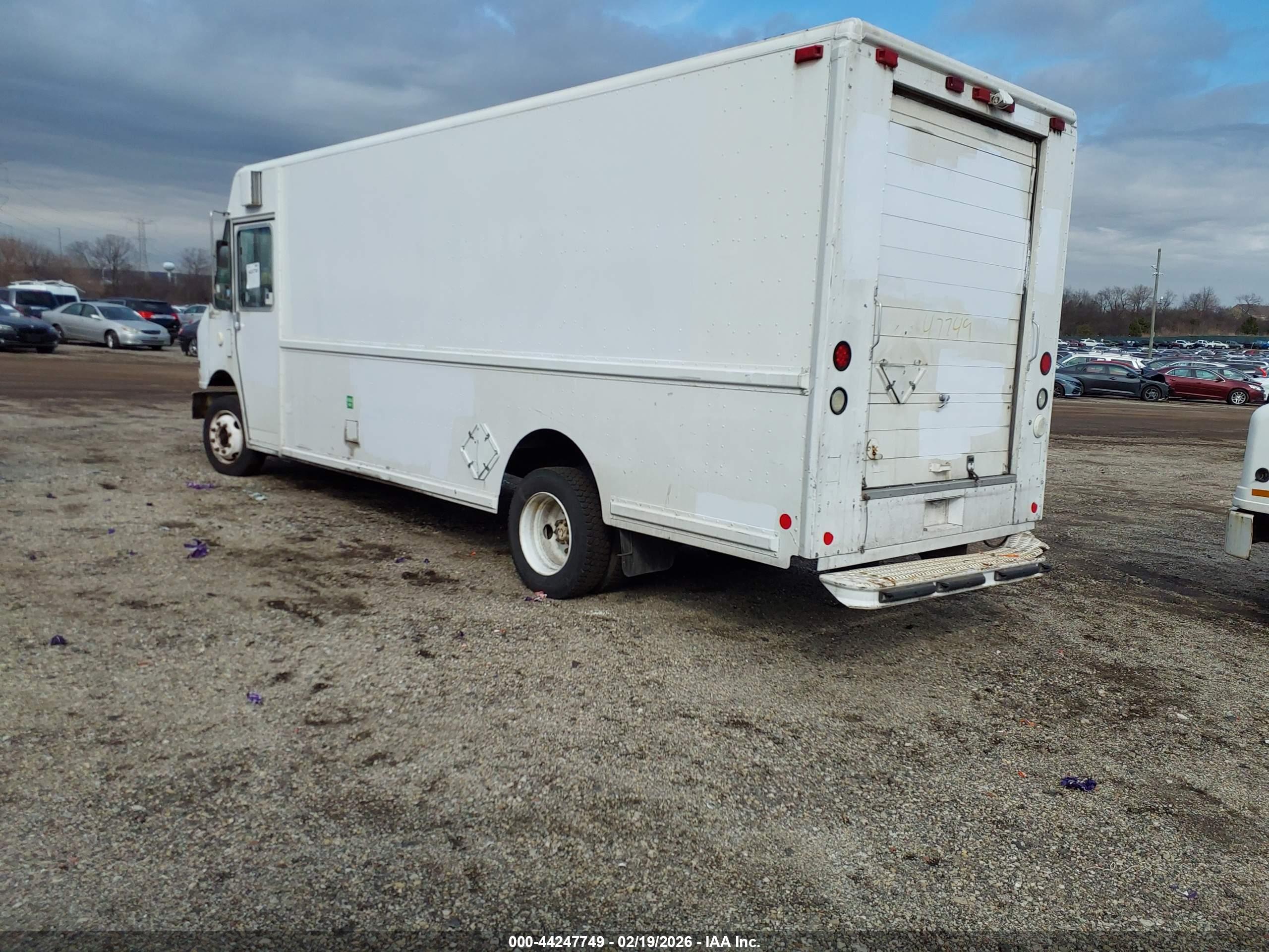 FREIGHTLINER CHASSIS image 3