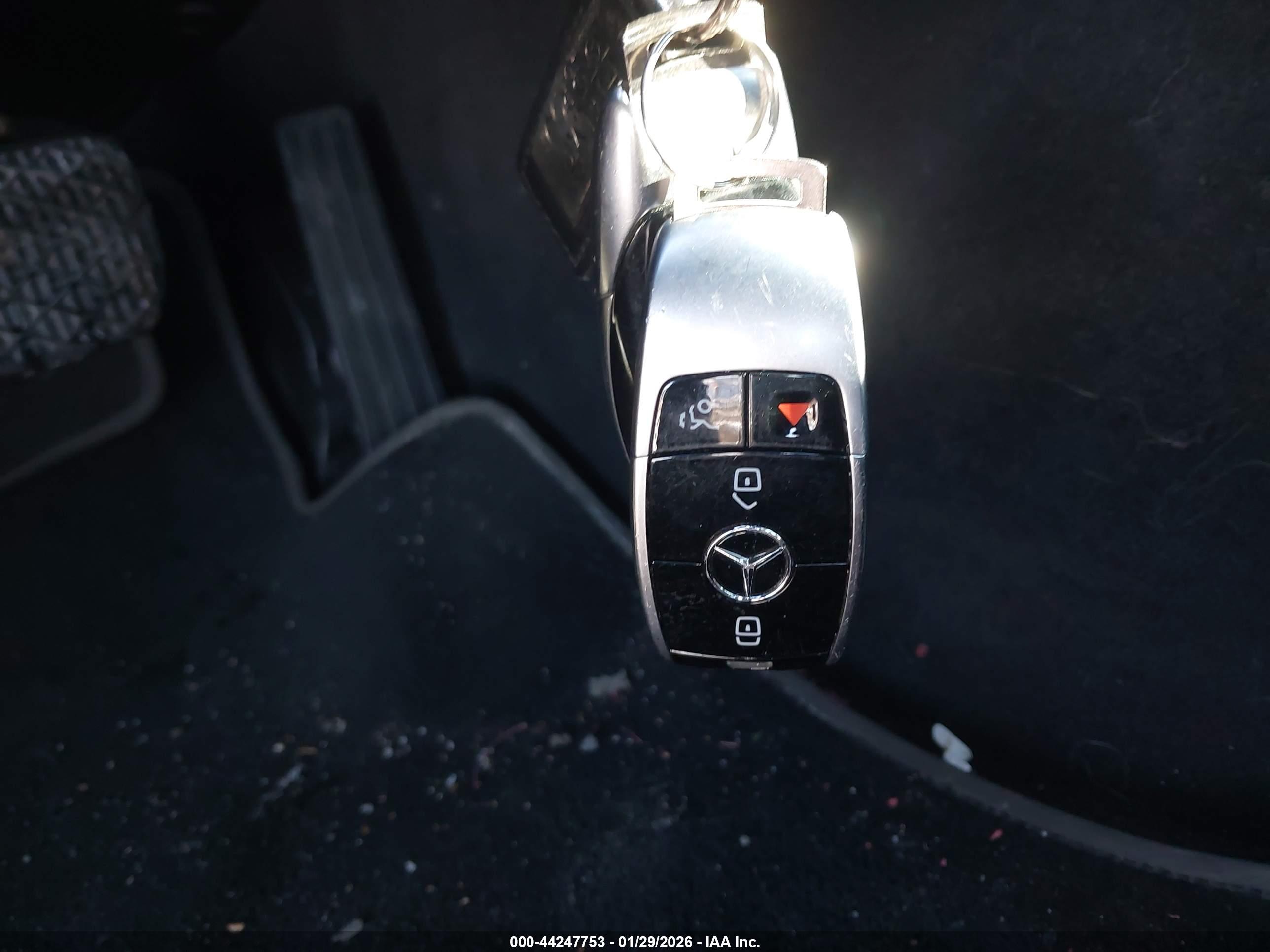 MERCEDES-BENZ E image 11