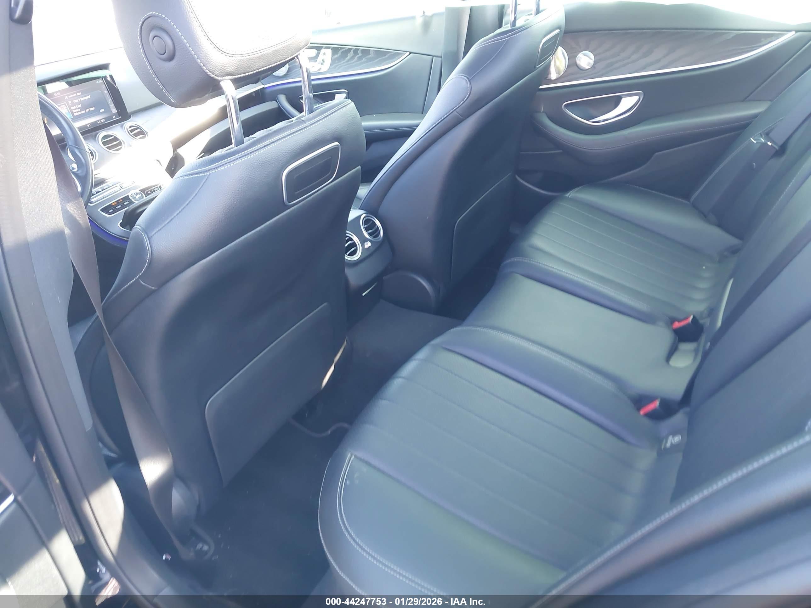 MERCEDES-BENZ E image 8