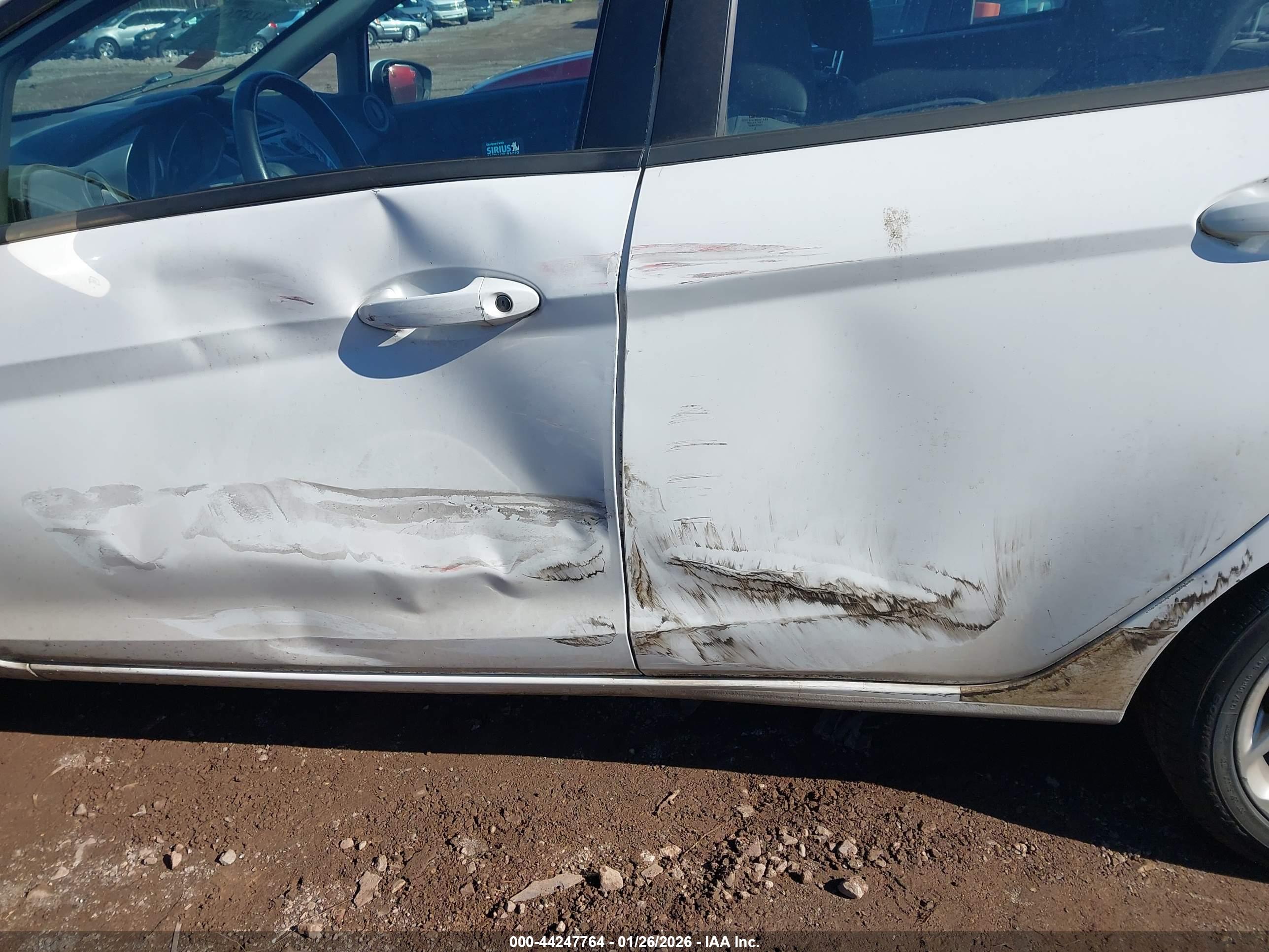 FORD FIESTA image 6