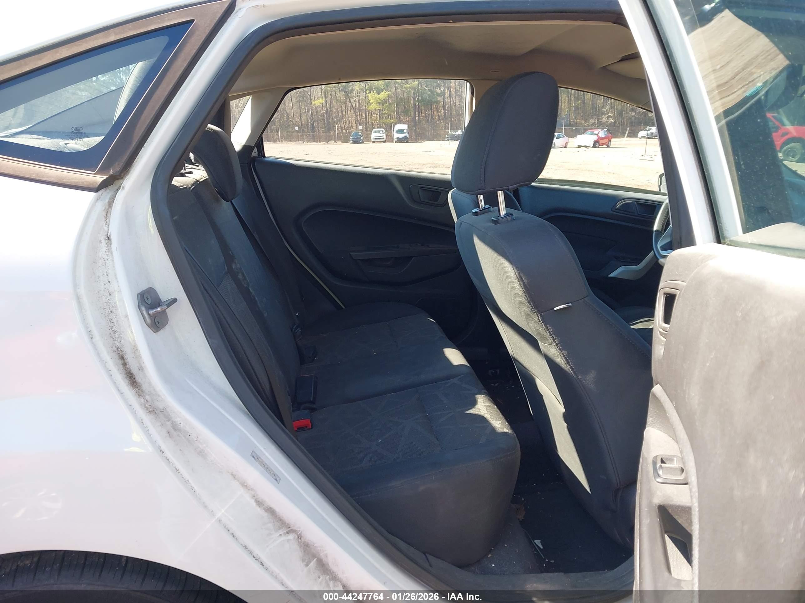 FORD FIESTA image 8