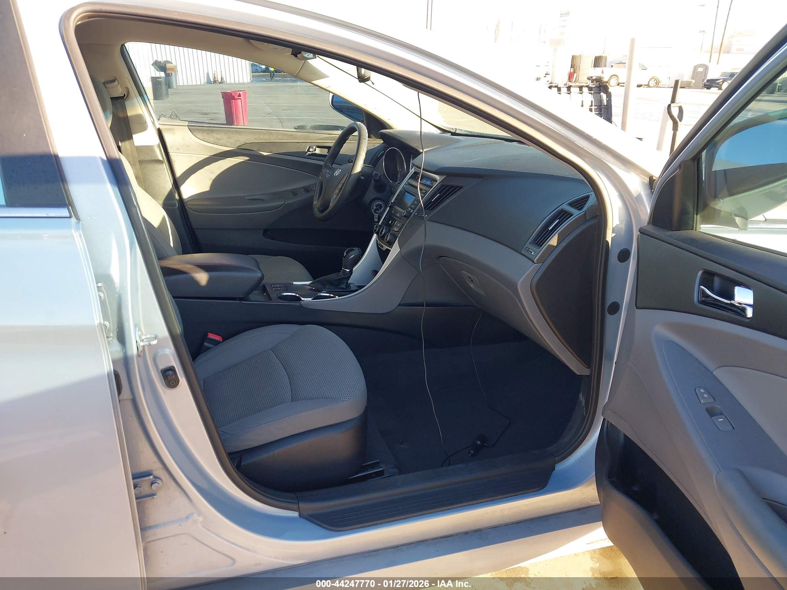 HYUNDAI SONATA image 5