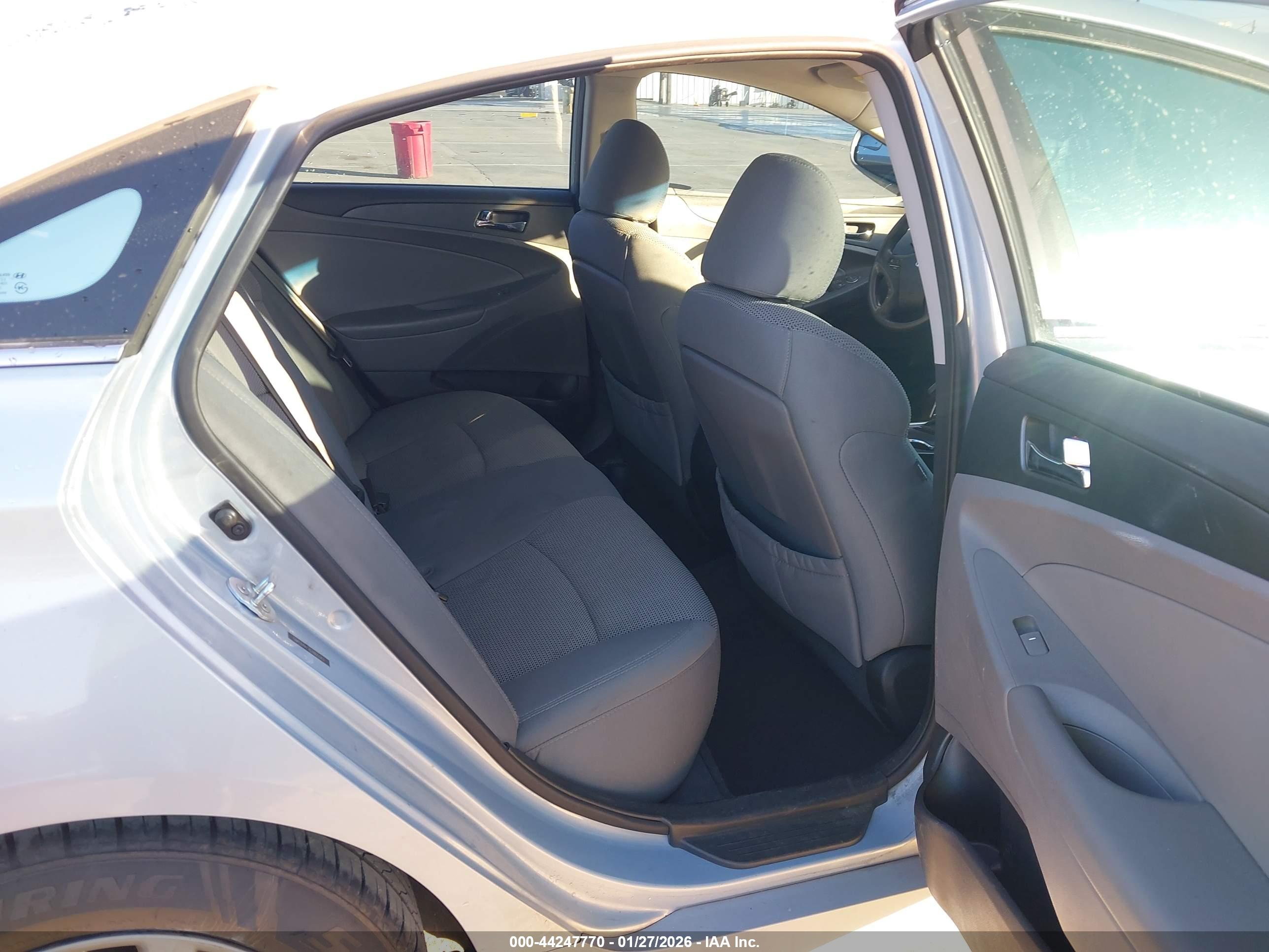 HYUNDAI SONATA image 8