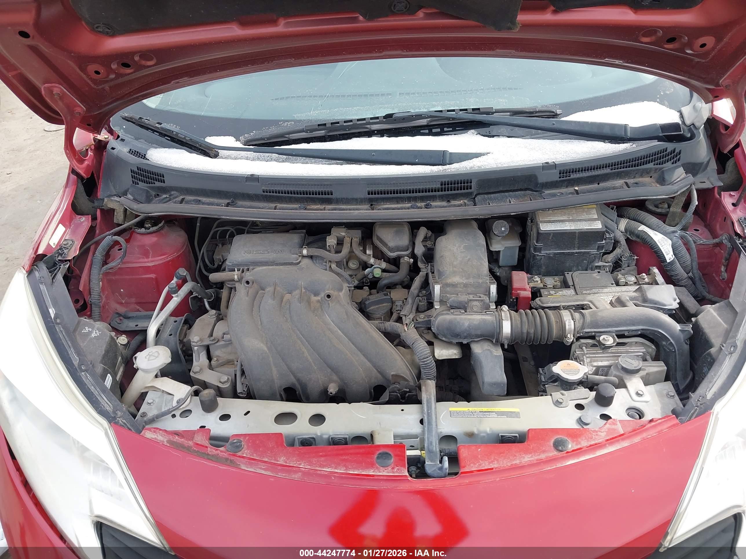 NISSAN VERSA image 10