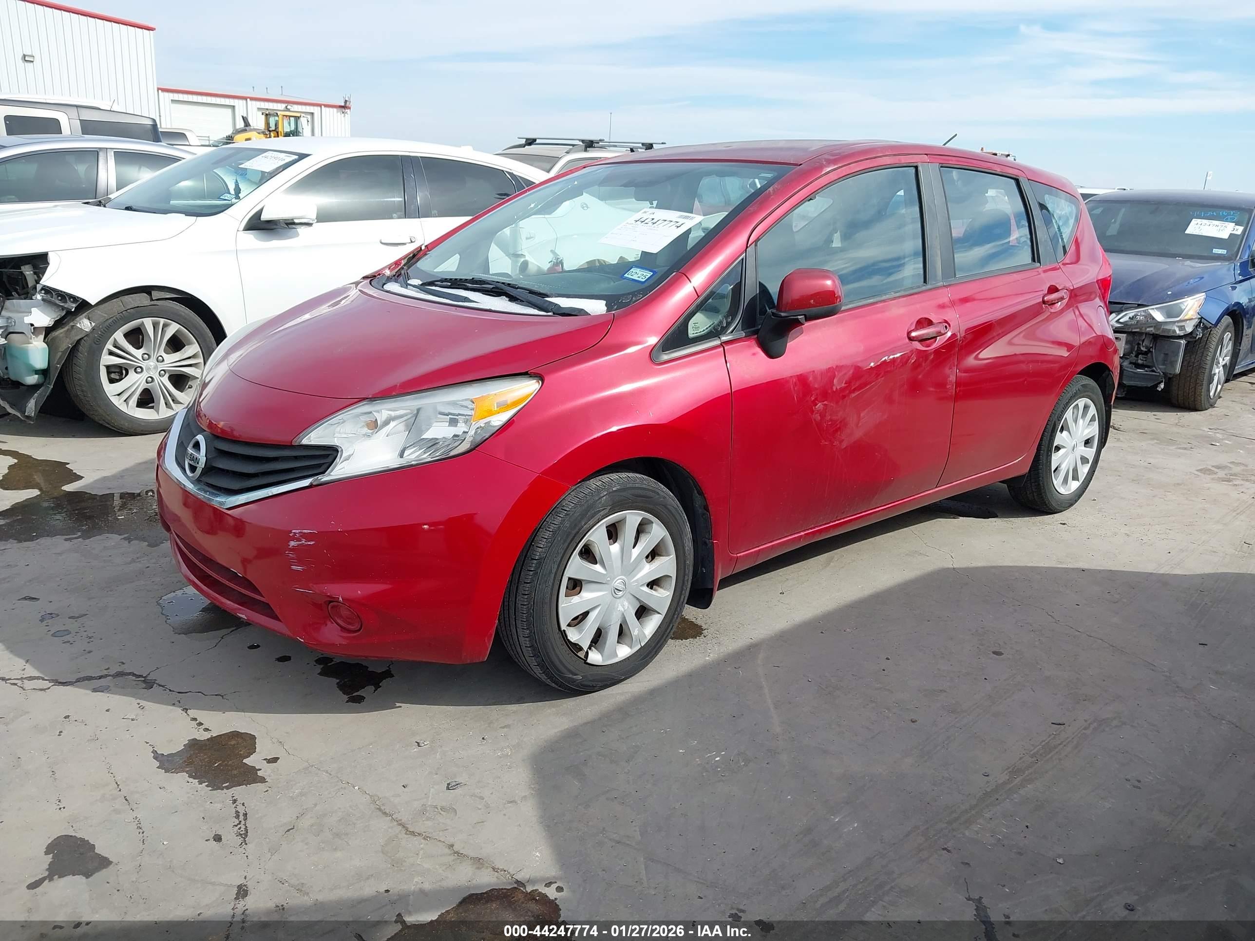 NISSAN VERSA image 2