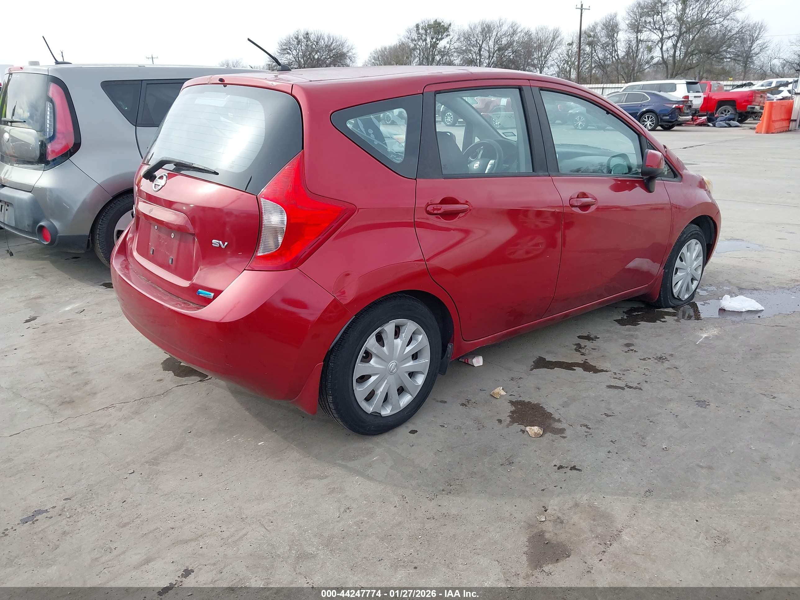 NISSAN VERSA image 4