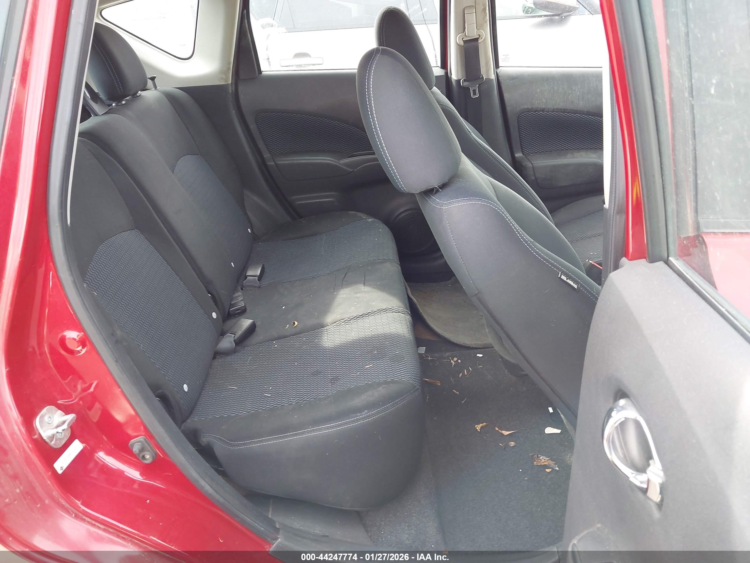 NISSAN VERSA image 8