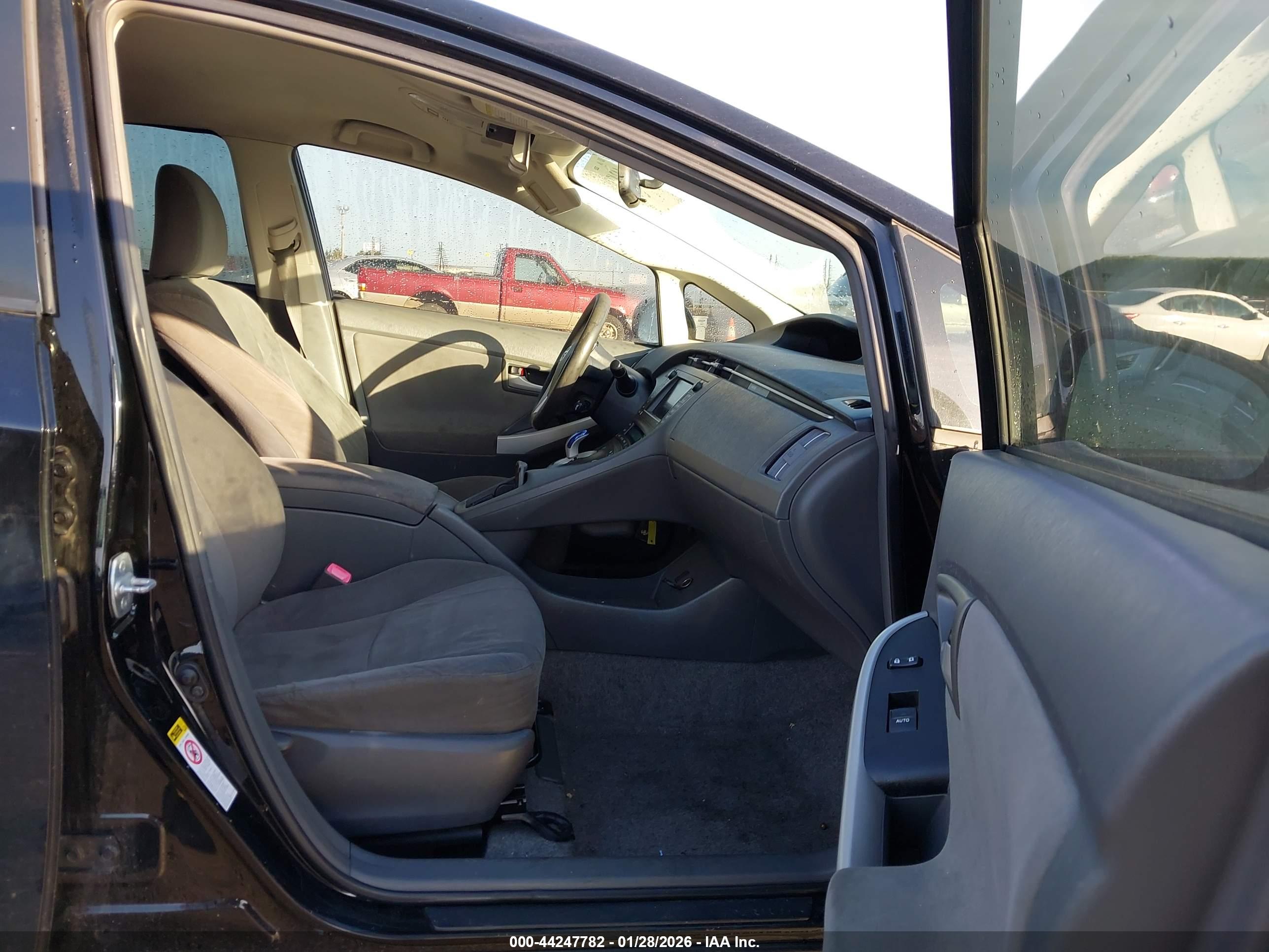 TOYOTA PRIUS image 5