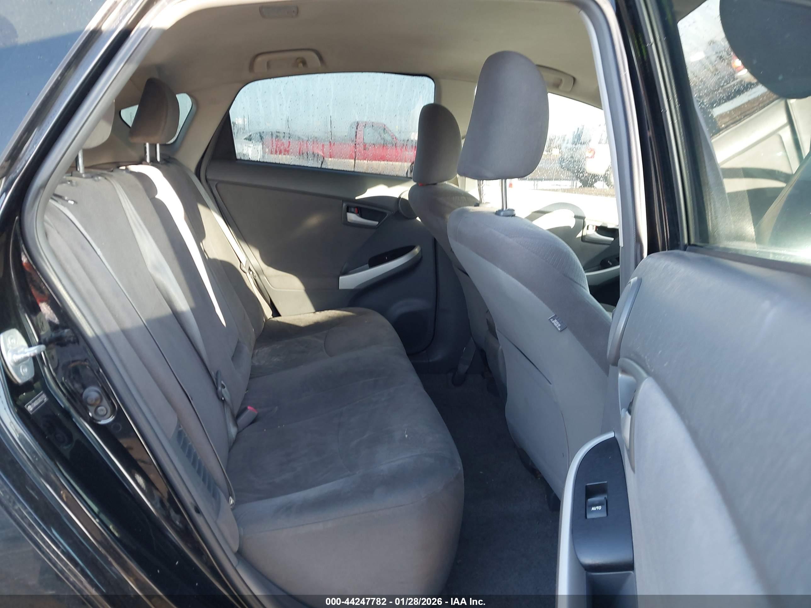 TOYOTA PRIUS image 8
