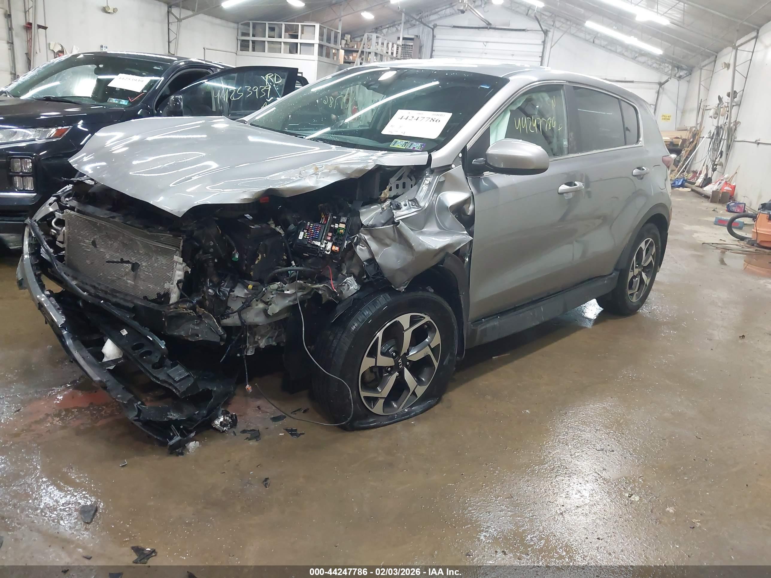 KIA SPORTAGE image 2