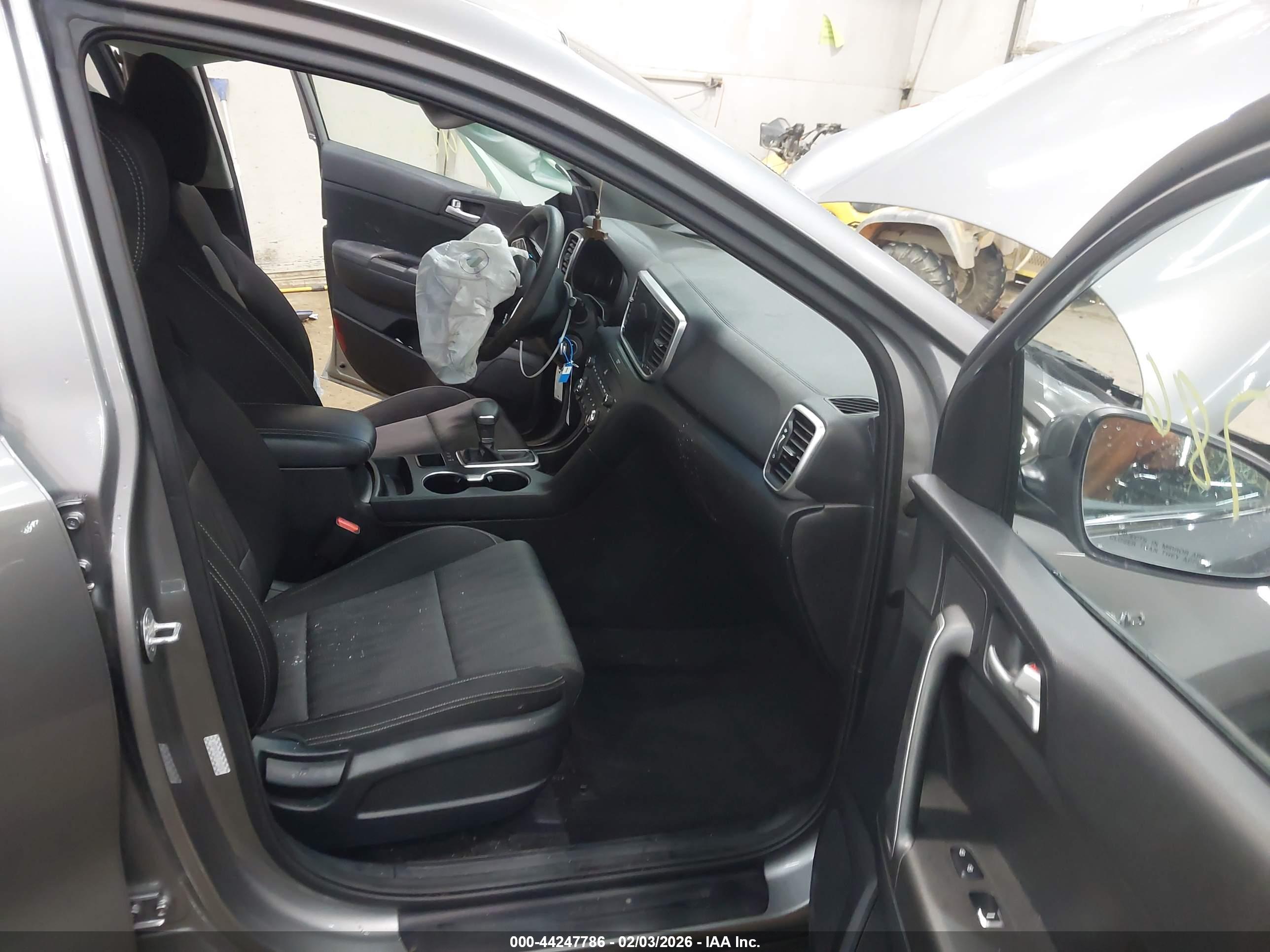 KIA SPORTAGE image 5