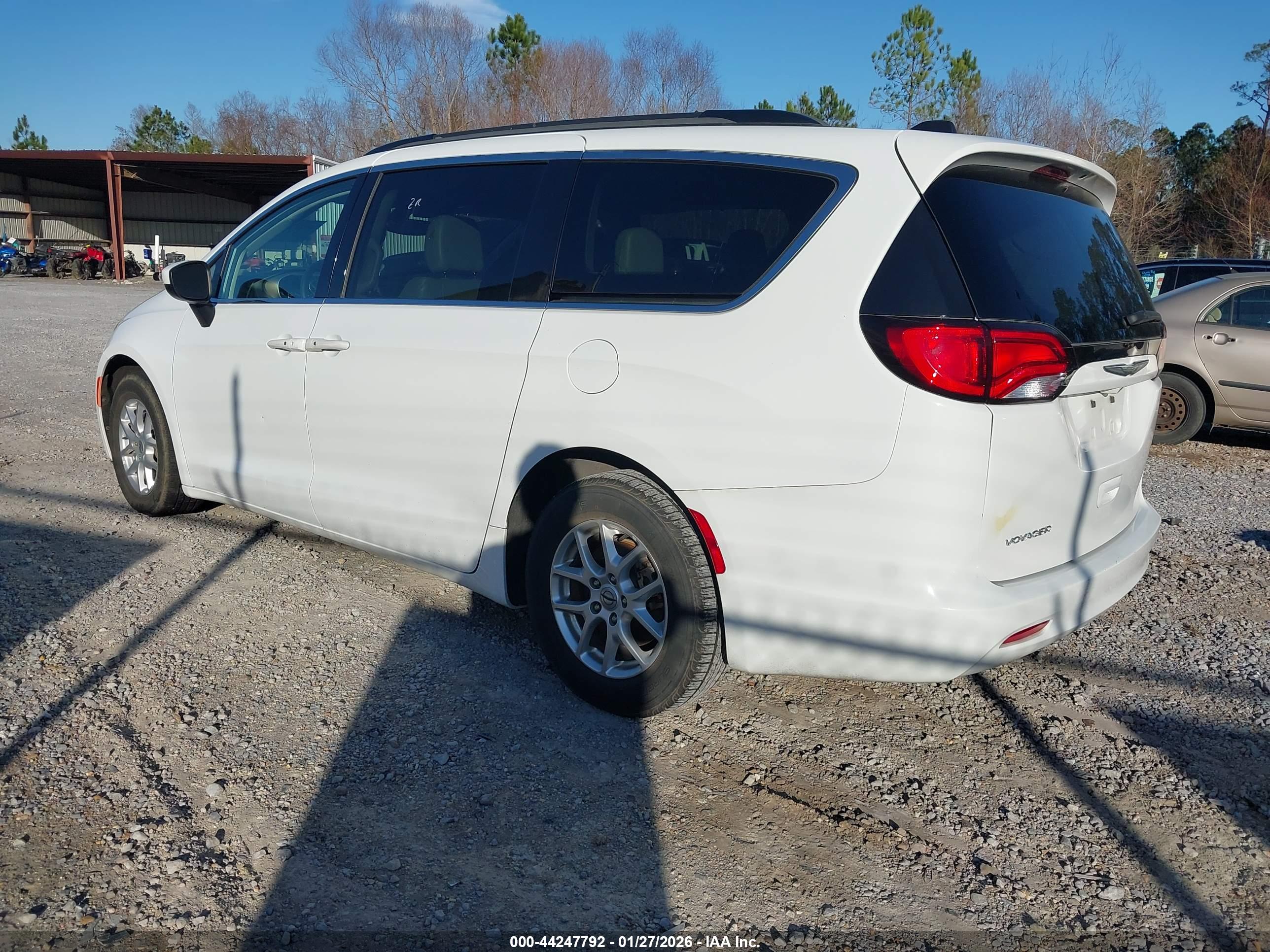 CHRYSLER VOYAGER image 3
