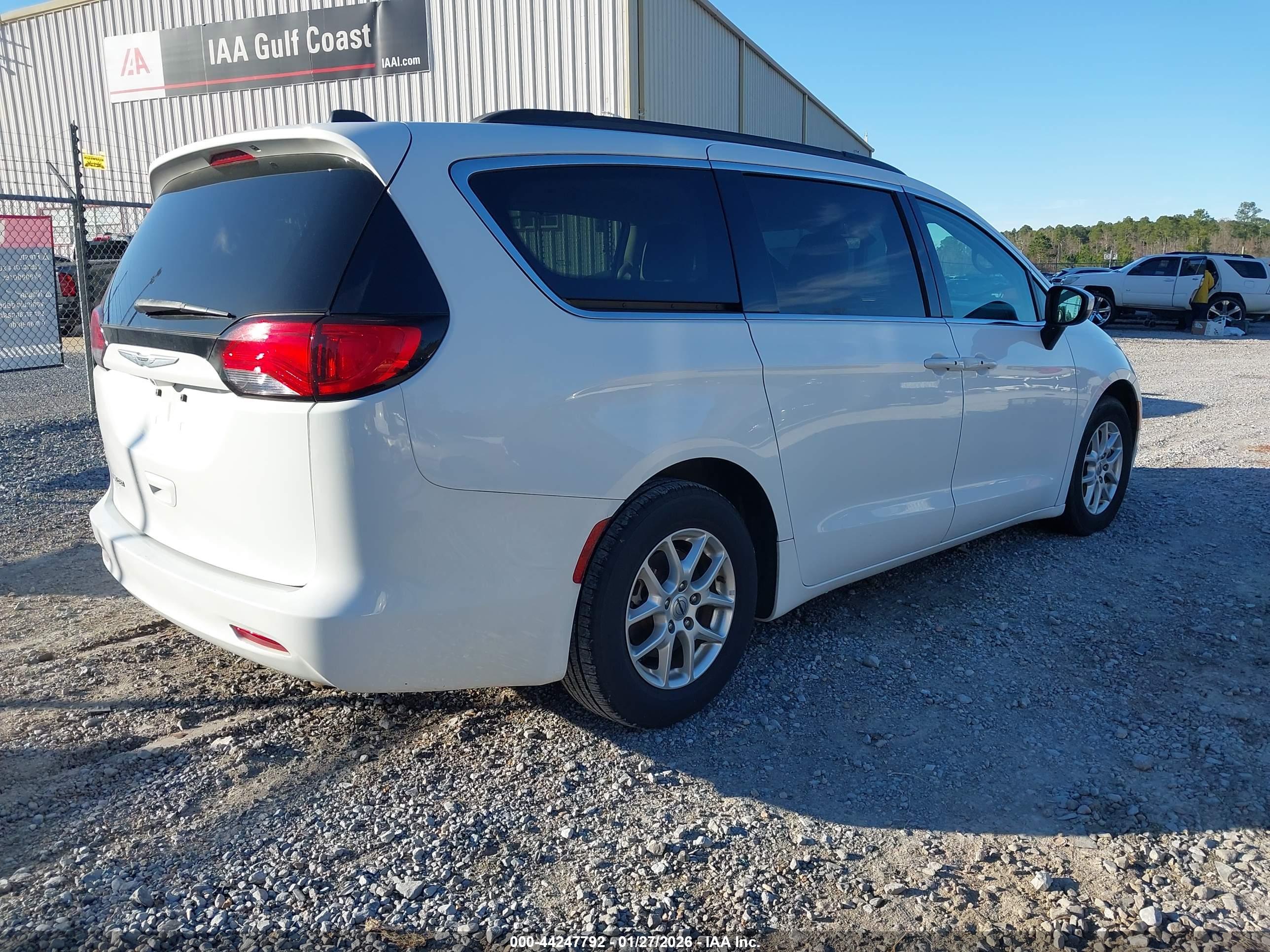 CHRYSLER VOYAGER image 4