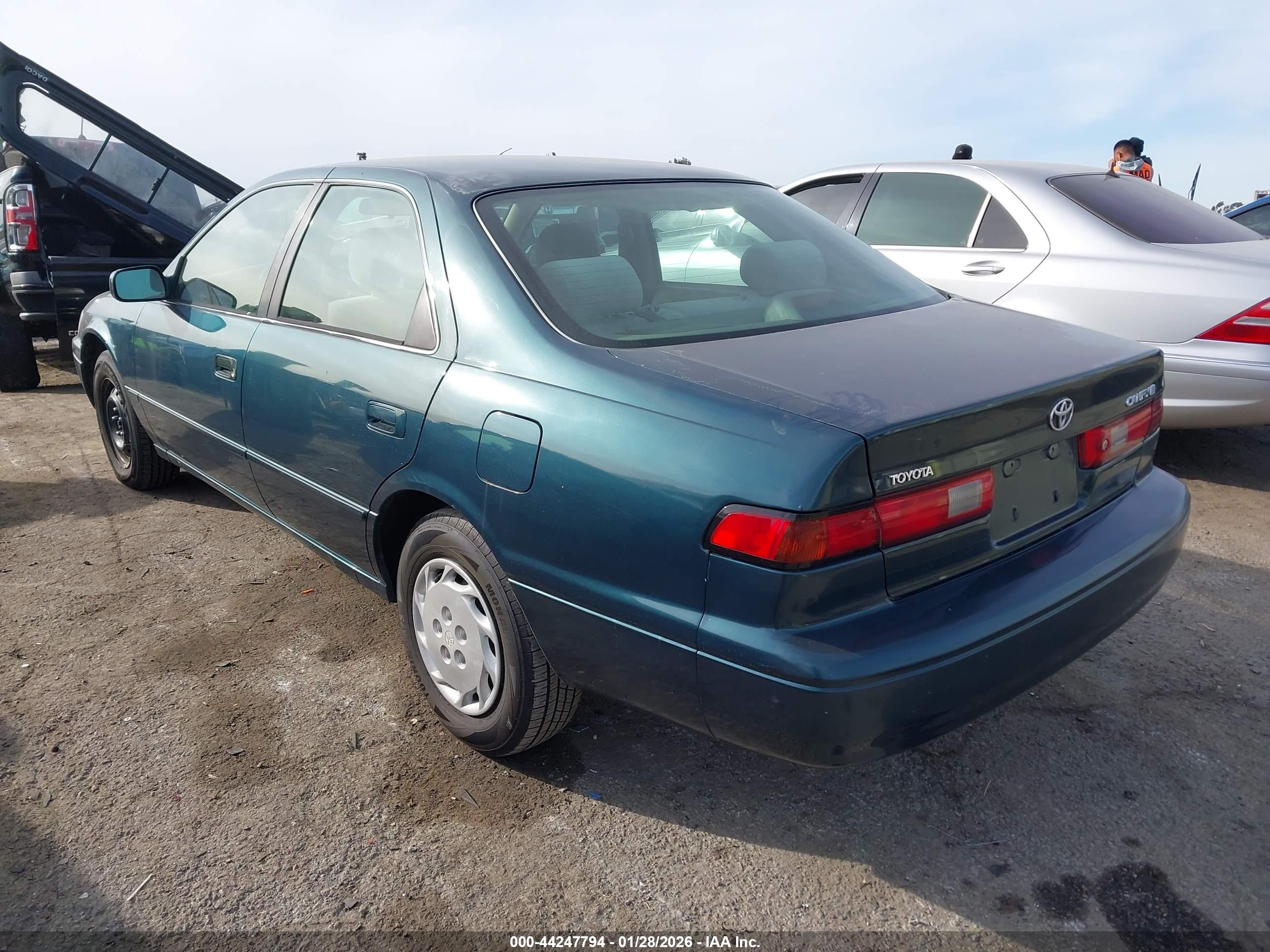 TOYOTA CAMRY image 3