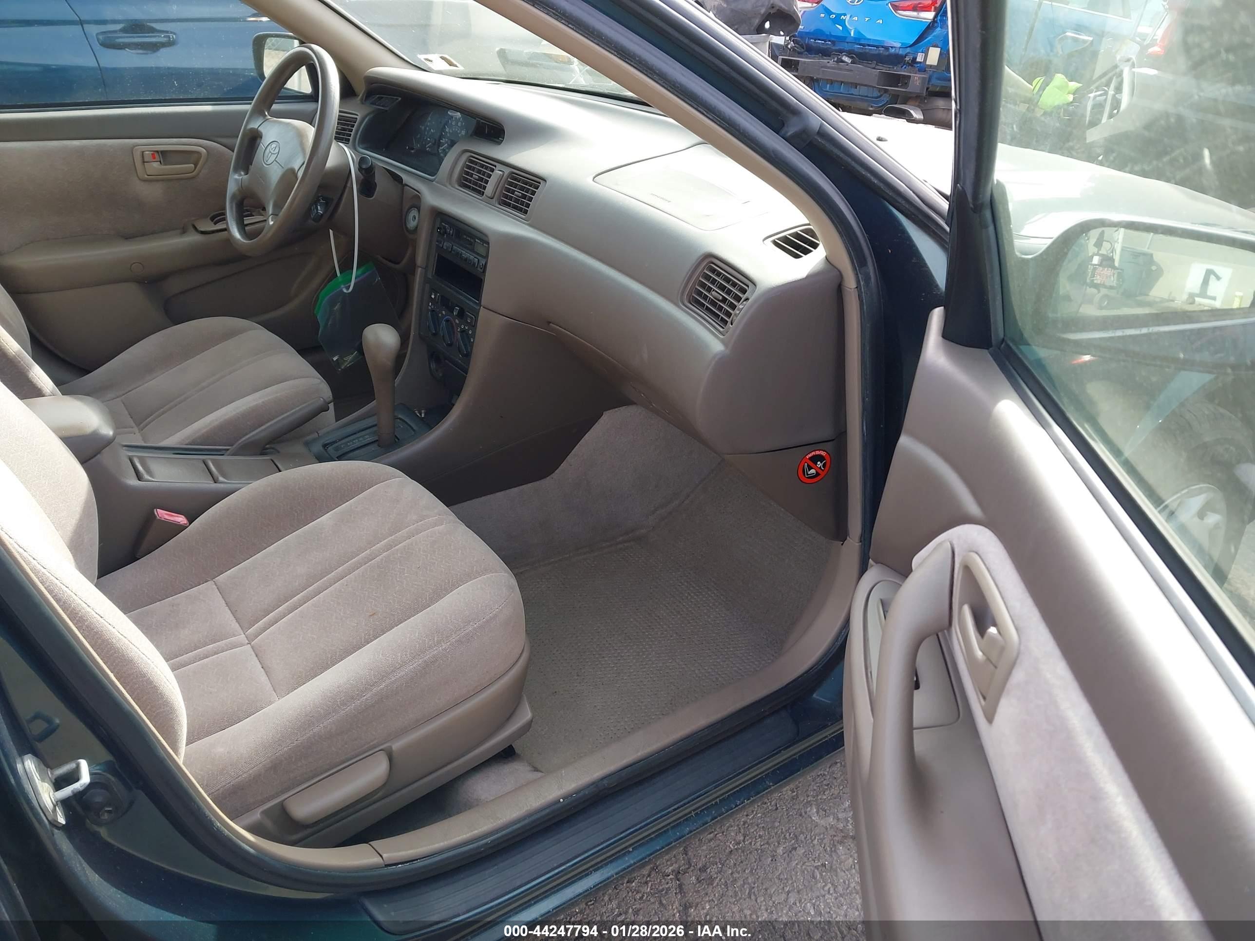 TOYOTA CAMRY image 5
