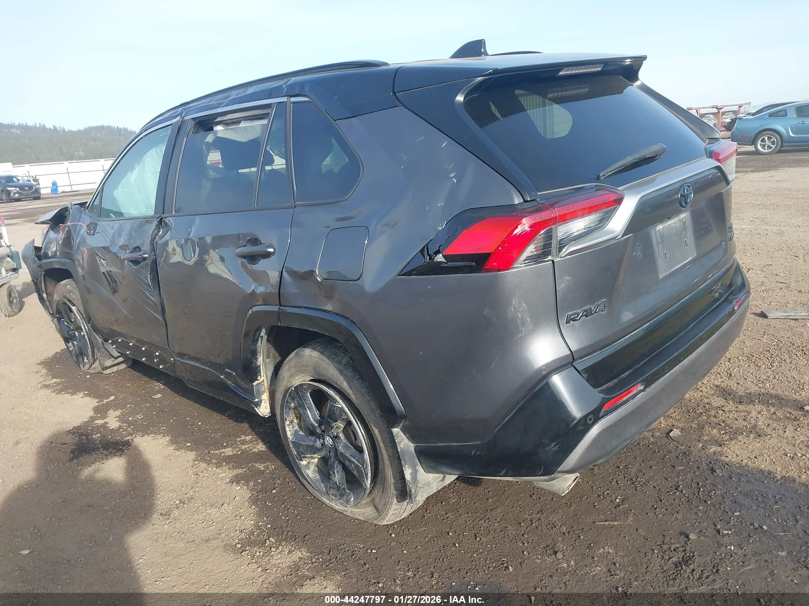 TOYOTA RAV4 image 3