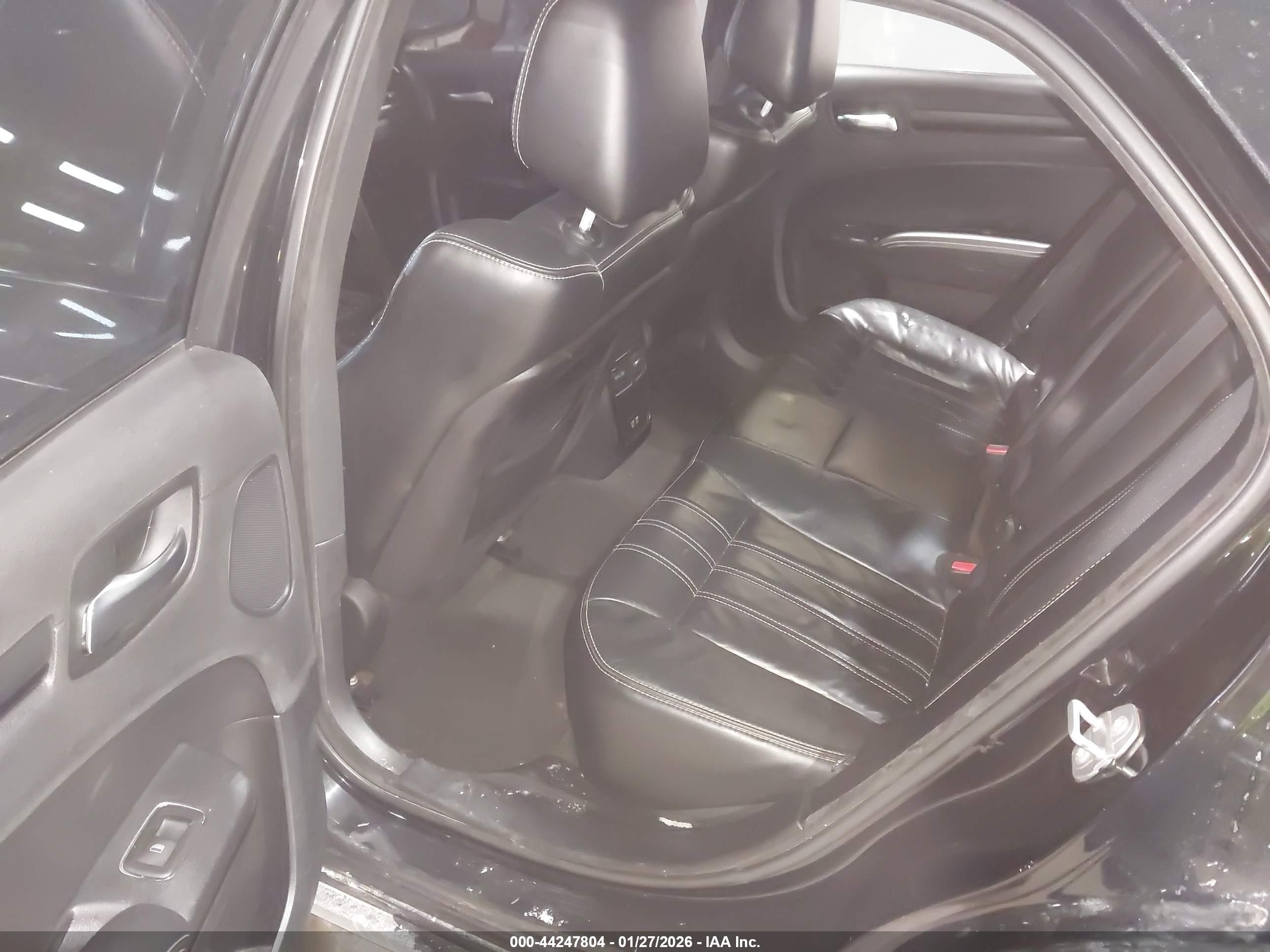 CHRYSLER 300 image 8