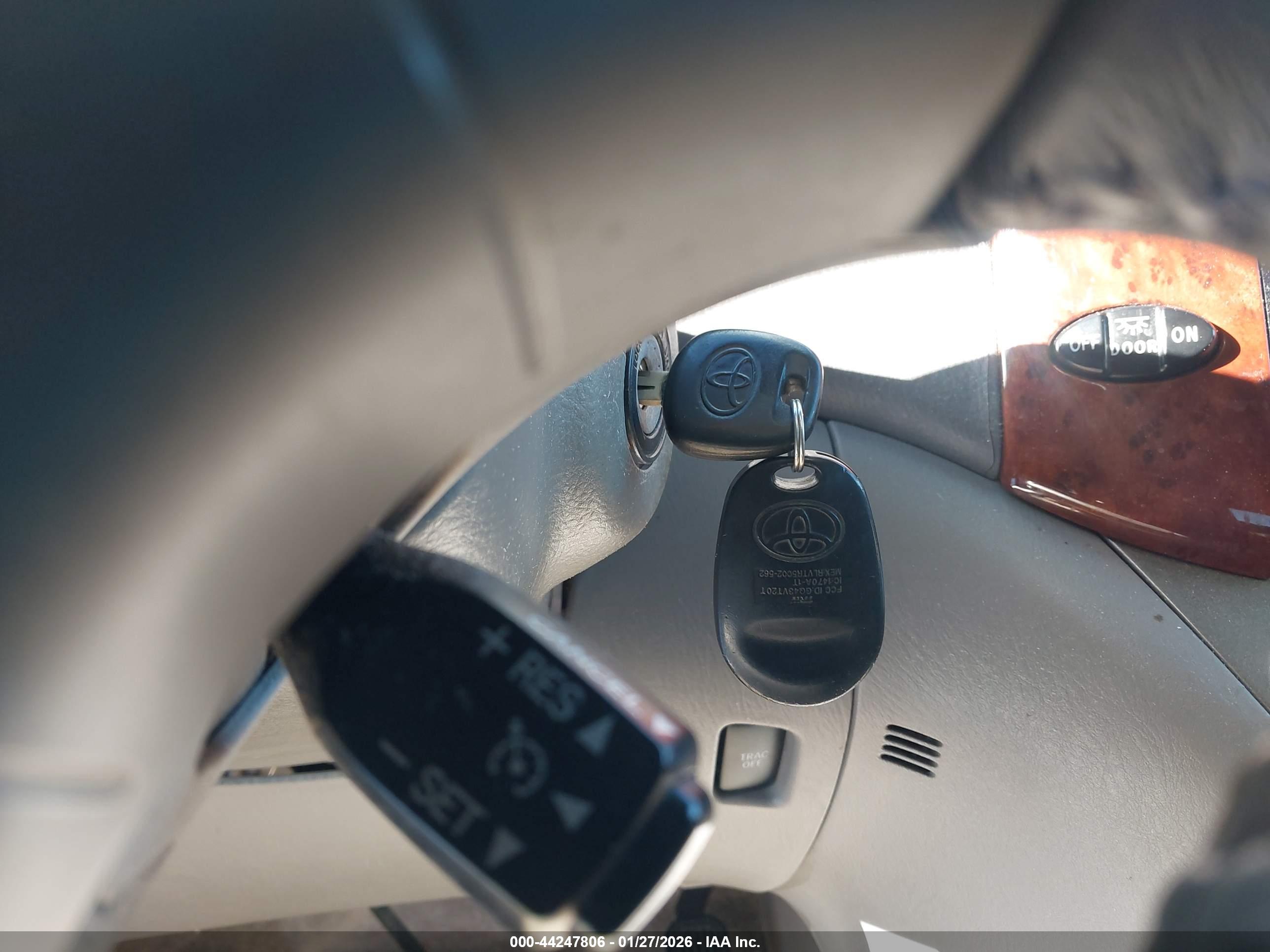 TOYOTA SIENNA image 11