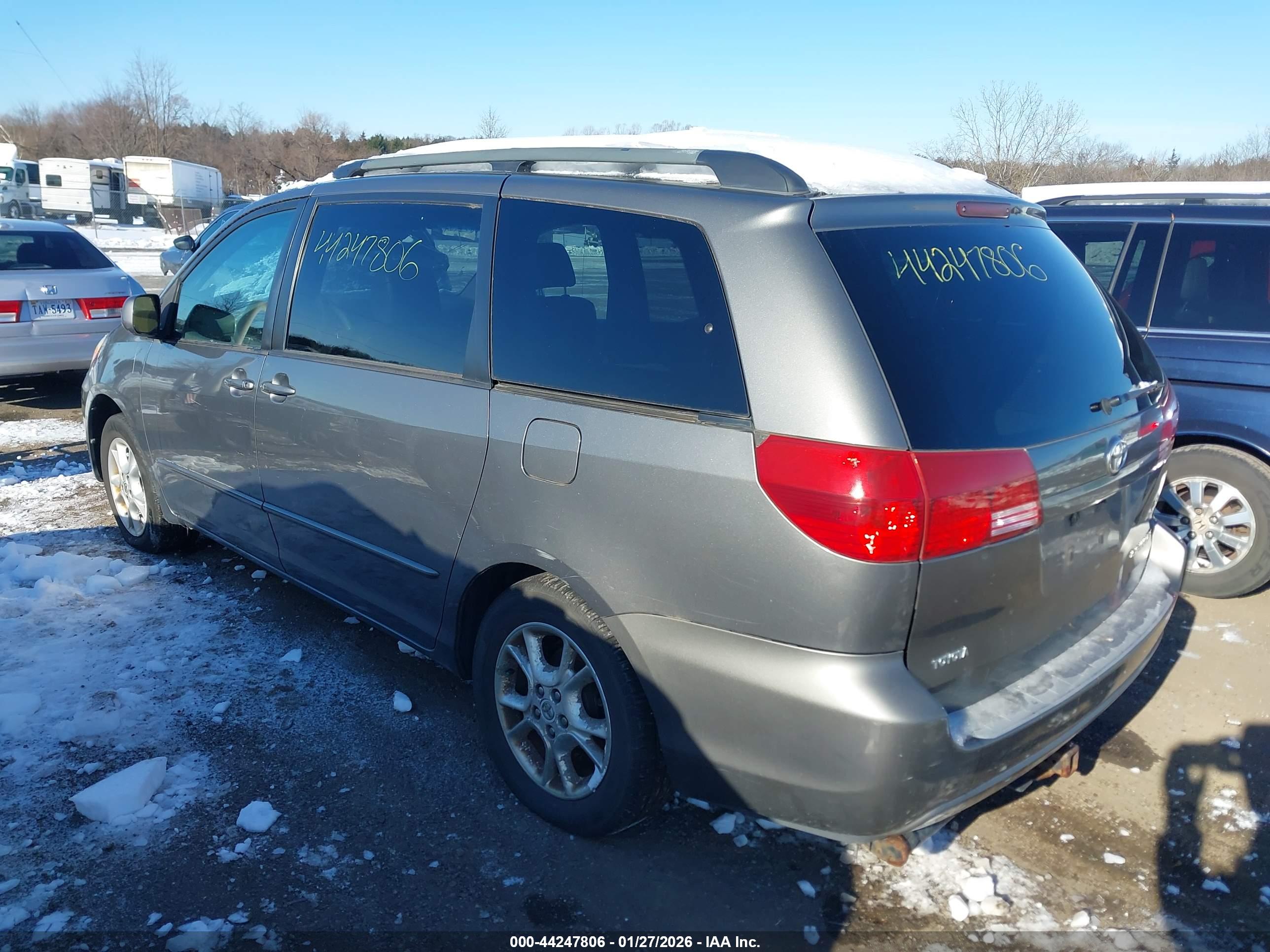 TOYOTA SIENNA image 3