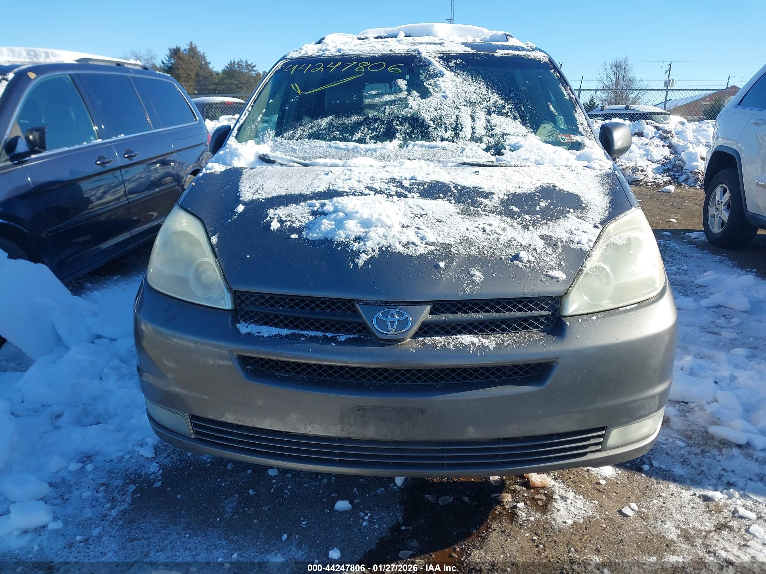 TOYOTA SIENNA image 6