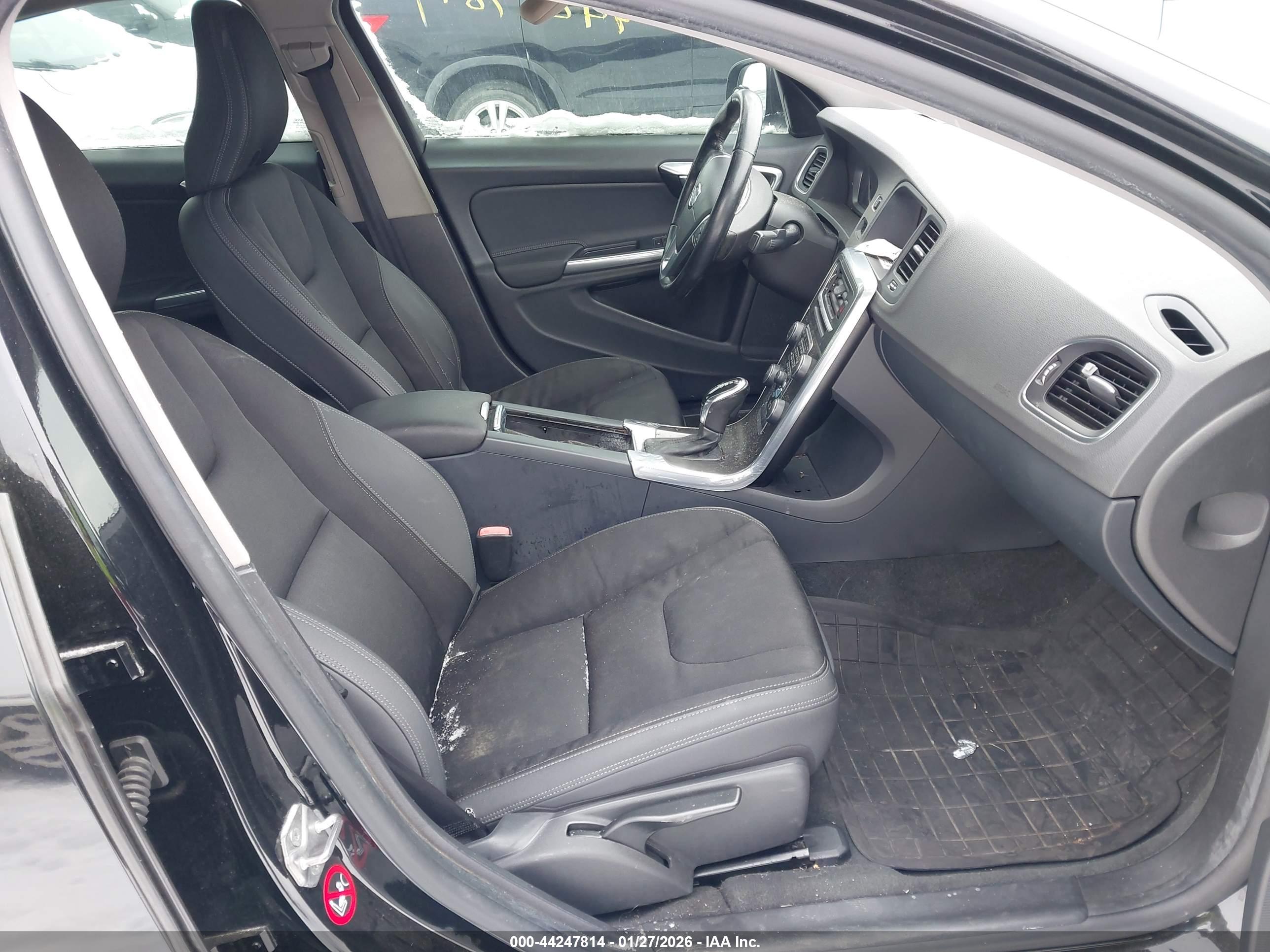 VOLVO S60 image 5
