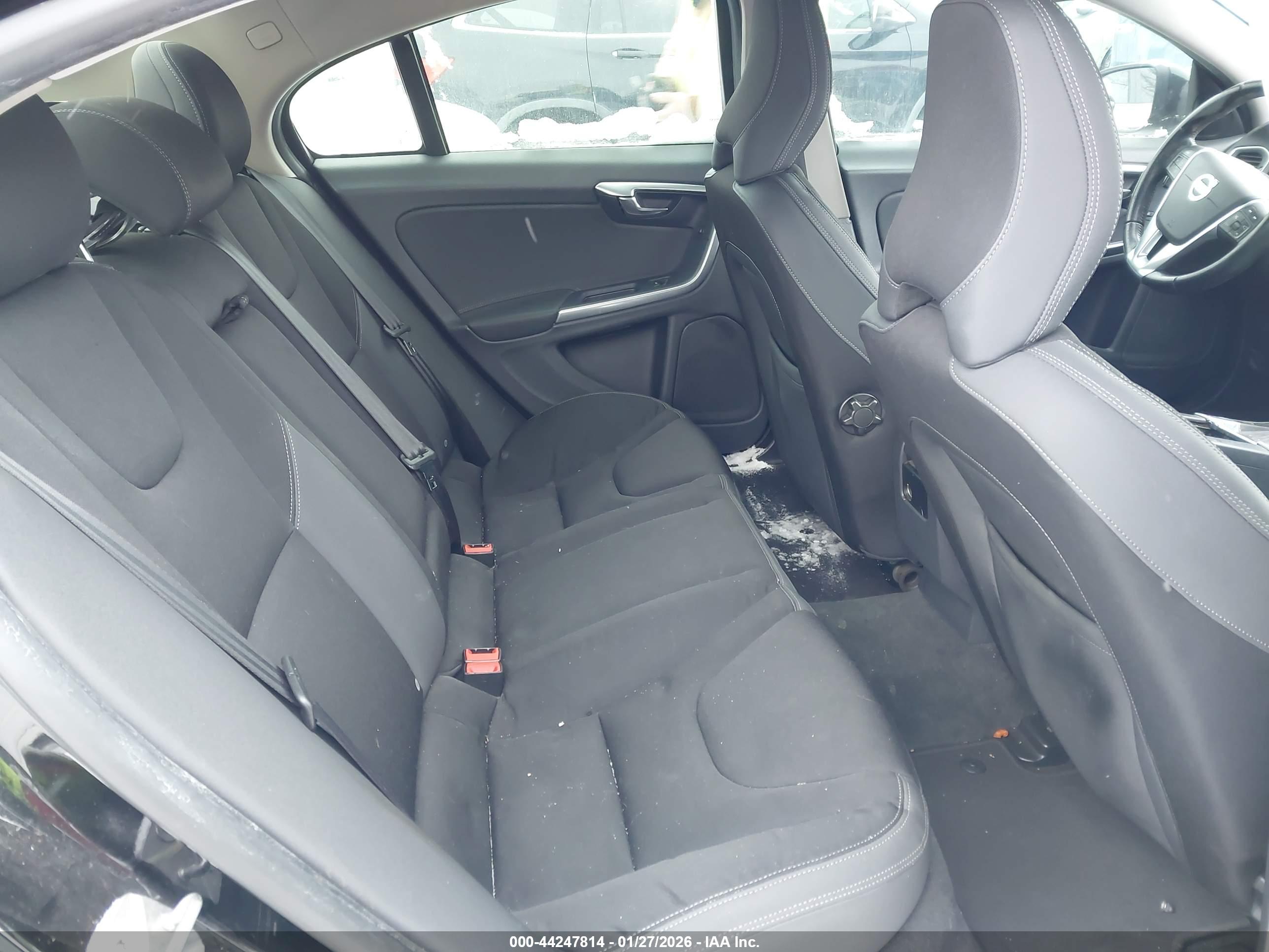 VOLVO S60 image 8